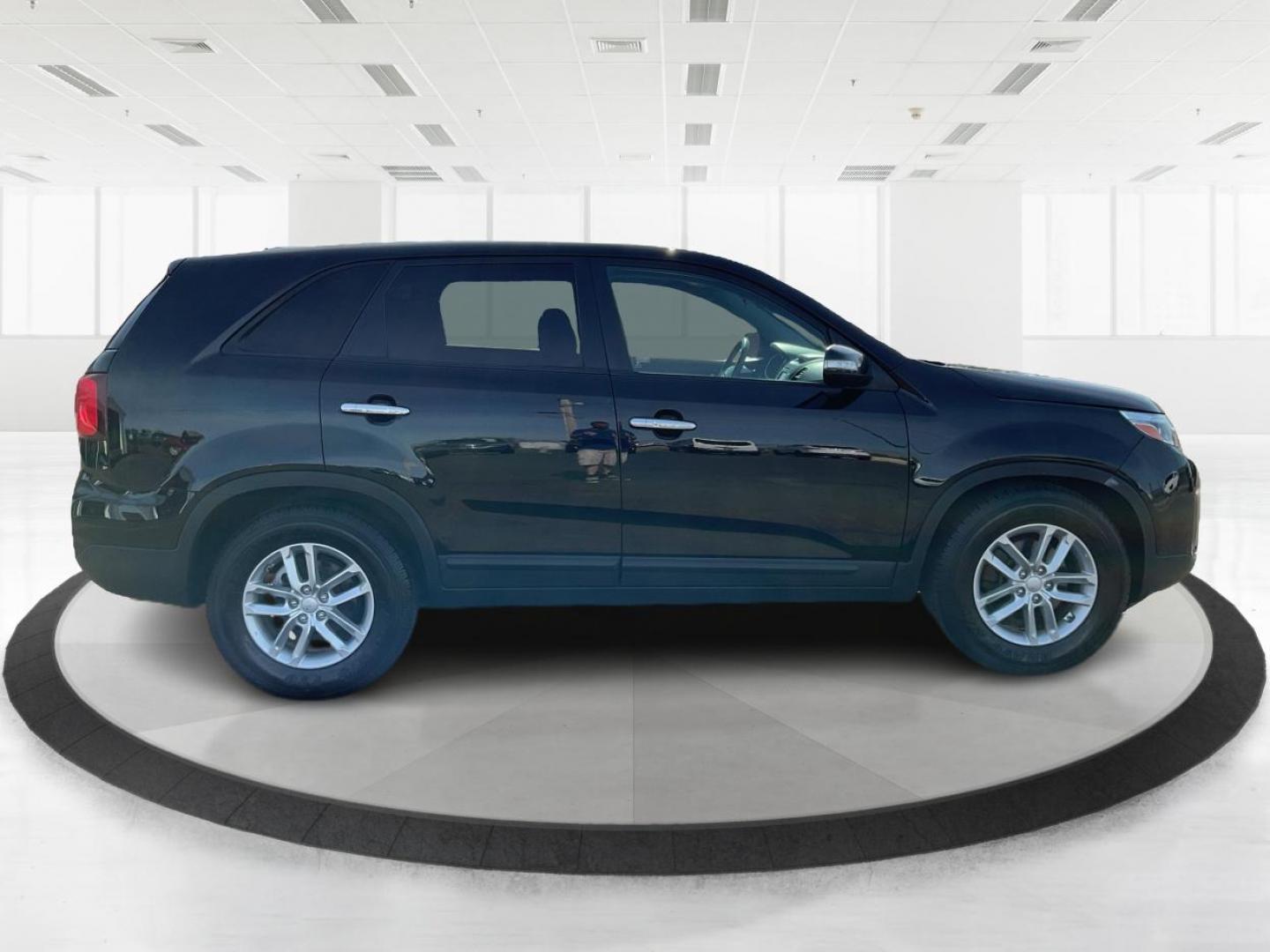 2014 Kia Sorento LX (5XYKT3A69EG) with an 2.4L I-4 gasoline direct injection engine, located at 1951 S Dayton Lakeview Rd., New Carlisle, OH, 45344, (937) 908-9800, 39.890999, -84.050255 - Photo#1