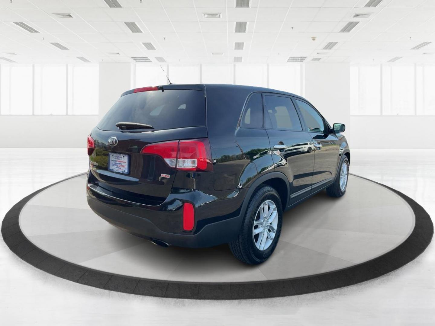 2014 Kia Sorento LX (5XYKT3A69EG) with an 2.4L I-4 gasoline direct injection engine, located at 1951 S Dayton Lakeview Rd., New Carlisle, OH, 45344, (937) 908-9800, 39.890999, -84.050255 - Photo#2