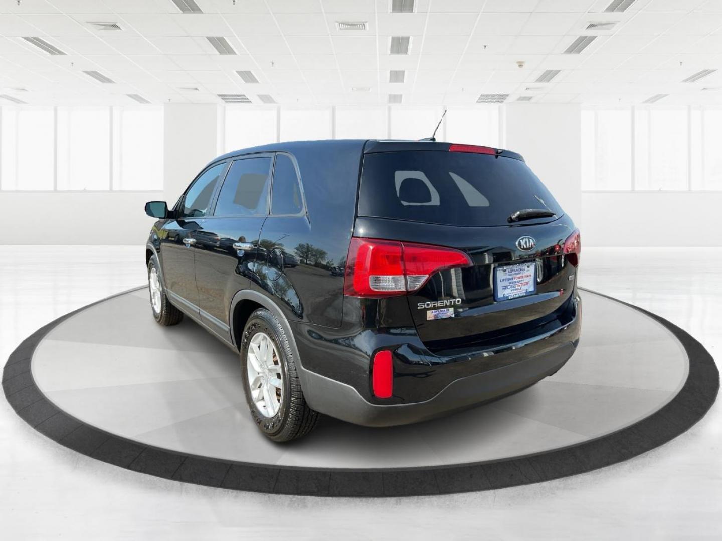 2014 Kia Sorento LX (5XYKT3A69EG) with an 2.4L I-4 gasoline direct injection engine, located at 1951 S Dayton Lakeview Rd., New Carlisle, OH, 45344, (937) 908-9800, 39.890999, -84.050255 - Photo#4