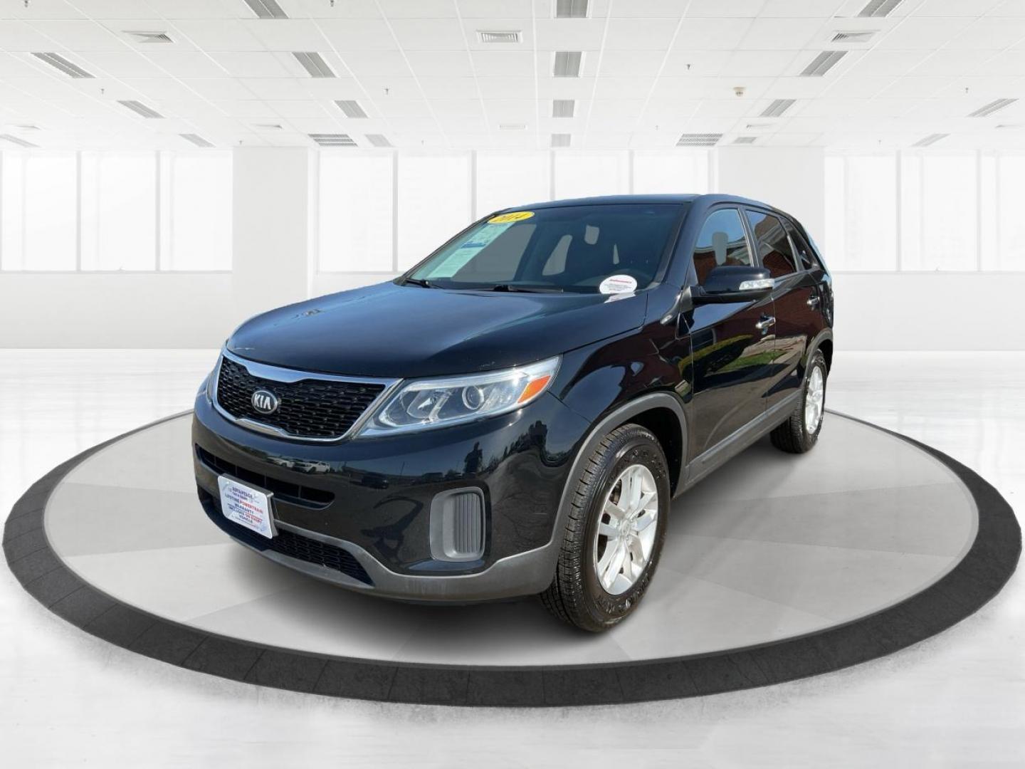 2014 Kia Sorento LX (5XYKT3A69EG) with an 2.4L I-4 gasoline direct injection engine, located at 1951 S Dayton Lakeview Rd., New Carlisle, OH, 45344, (937) 908-9800, 39.890999, -84.050255 - Photo#7