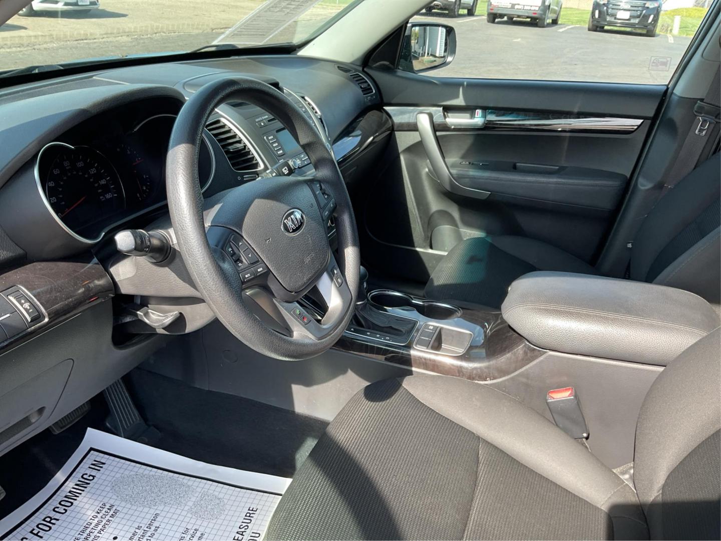 2014 Kia Sorento LX (5XYKT3A69EG) with an 2.4L I-4 gasoline direct injection engine, located at 1951 S Dayton Lakeview Rd., New Carlisle, OH, 45344, (937) 908-9800, 39.890999, -84.050255 - Photo#8