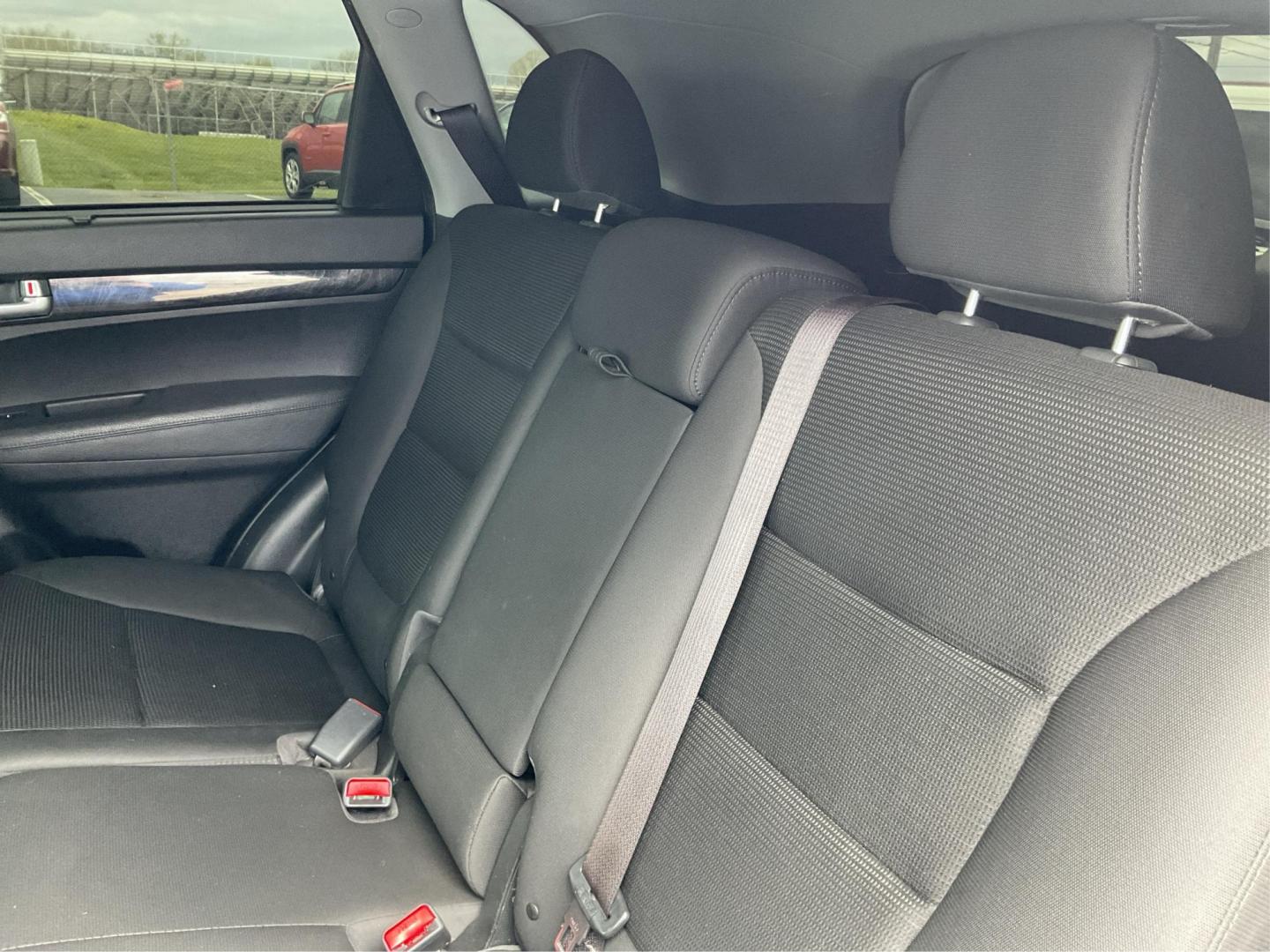 2014 Blue Kia Sorento LX 2WD (5XYKT3A64EG) with an 2.4L L4 DOHC 16V engine, 6-Speed Automatic transmission, located at 8750 N County Rd 25A, Piqua, OH, 45356, (937) 908-9800, 40.164391, -84.232513 - Photo#9