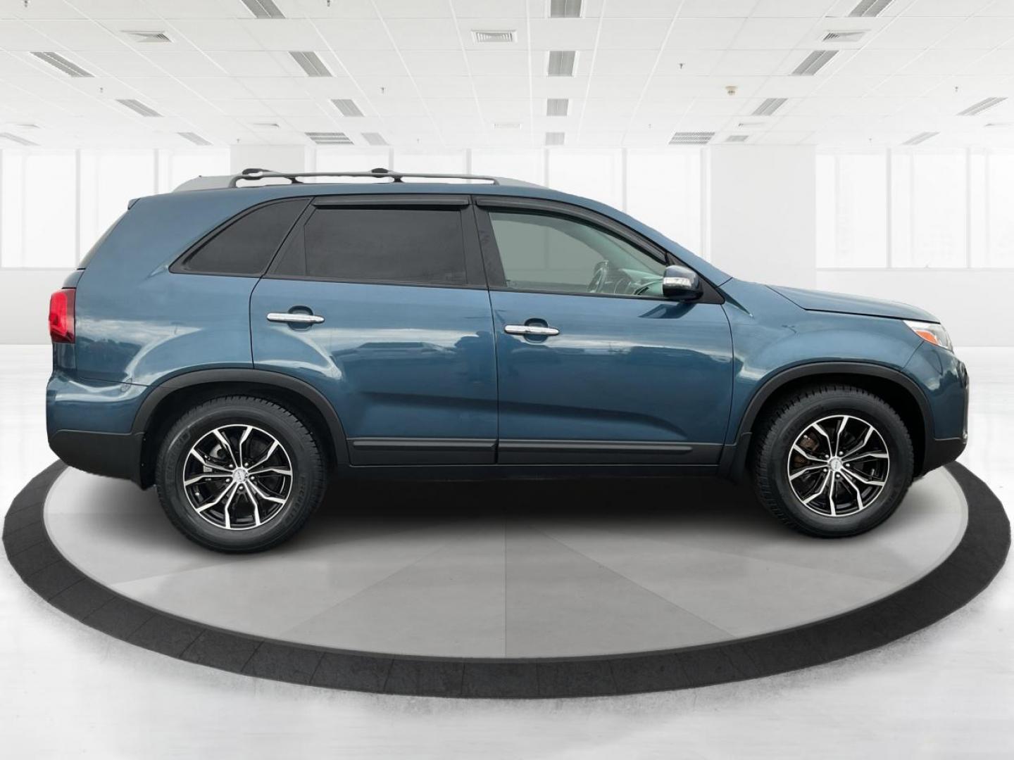 2014 Blue Kia Sorento LX 2WD (5XYKT3A64EG) with an 2.4L L4 DOHC 16V engine, 6-Speed Automatic transmission, located at 8750 N County Rd 25A, Piqua, OH, 45356, (937) 908-9800, 40.164391, -84.232513 - Photo#1