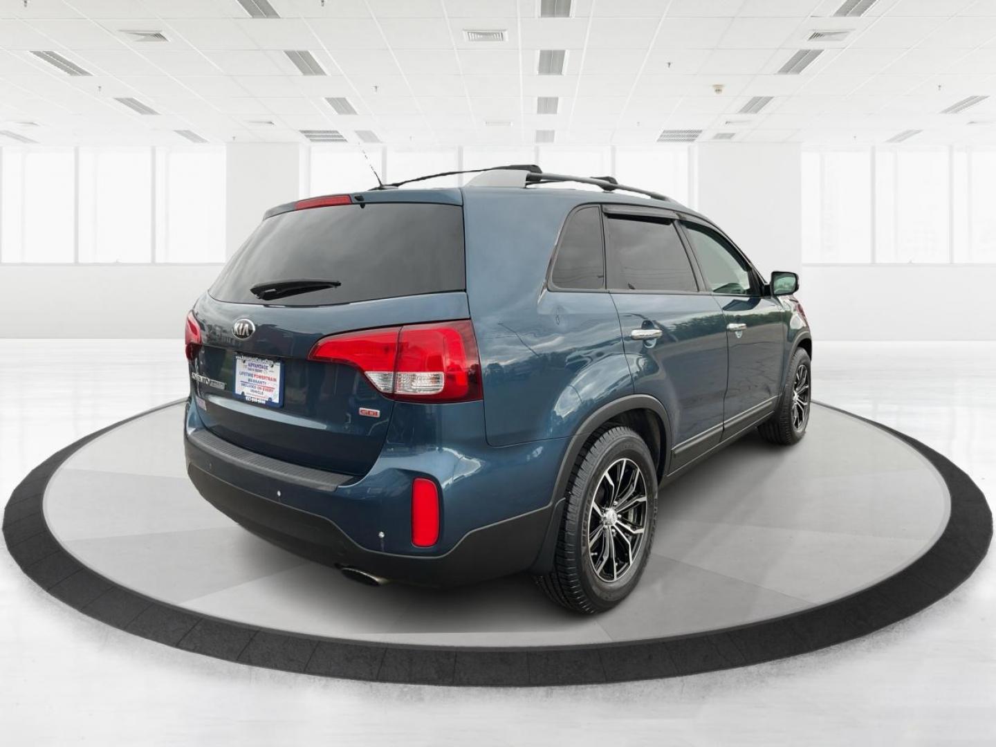 2014 Blue Kia Sorento LX 2WD (5XYKT3A64EG) with an 2.4L L4 DOHC 16V engine, 6-Speed Automatic transmission, located at 8750 N County Rd 25A, Piqua, OH, 45356, (937) 908-9800, 40.164391, -84.232513 - Photo#2
