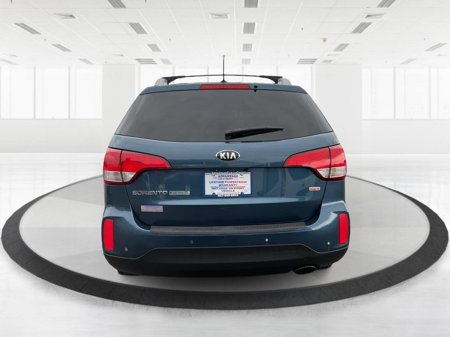 2014 Blue Kia Sorento LX 2WD (5XYKT3A64EG) with an 2.4L L4 DOHC 16V engine, 6-Speed Automatic transmission, located at 8750 N County Rd 25A, Piqua, OH, 45356, (937) 908-9800, 40.164391, -84.232513 - Photo#3