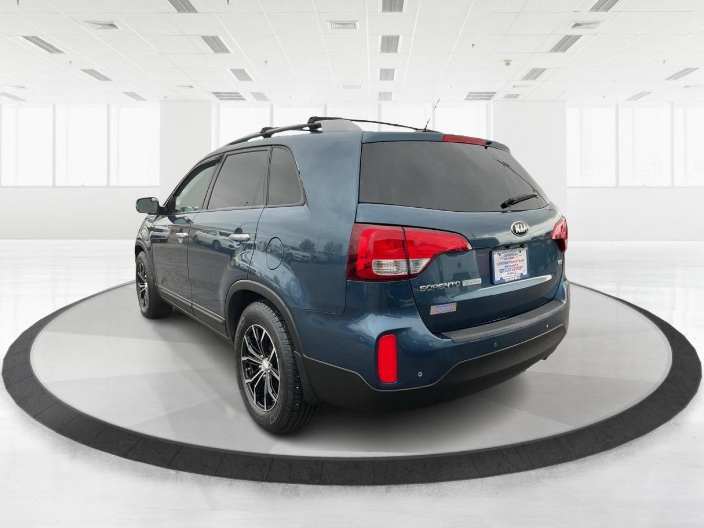 2014 Blue Kia Sorento LX 2WD (5XYKT3A64EG) with an 2.4L L4 DOHC 16V engine, 6-Speed Automatic transmission, located at 8750 N County Rd 25A, Piqua, OH, 45356, (937) 908-9800, 40.164391, -84.232513 - Photo#4