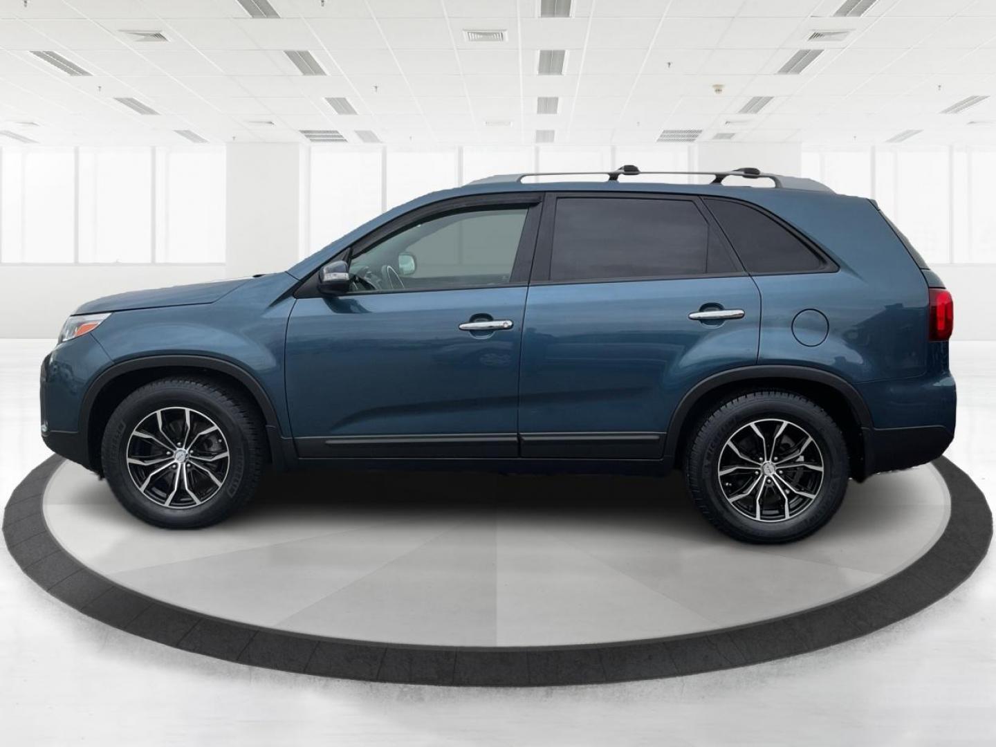 2014 Blue Kia Sorento LX 2WD (5XYKT3A64EG) with an 2.4L L4 DOHC 16V engine, 6-Speed Automatic transmission, located at 8750 N County Rd 25A, Piqua, OH, 45356, (937) 908-9800, 40.164391, -84.232513 - Photo#5
