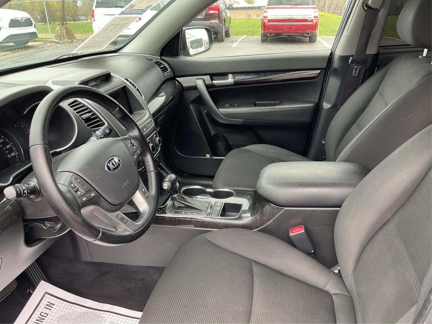 2014 Blue Kia Sorento LX 2WD (5XYKT3A64EG) with an 2.4L L4 DOHC 16V engine, 6-Speed Automatic transmission, located at 8750 N County Rd 25A, Piqua, OH, 45356, (937) 908-9800, 40.164391, -84.232513 - Photo#8