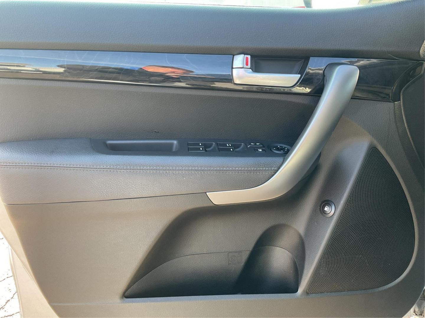 2014 Kia Sorento LX 2WD (5XYKT3A64EG) with an 2.4L L4 DOHC 16V engine, 6-Speed Automatic transmission, located at 1099 N County Rd 25A , Troy, OH, 45373, (937) 908-9800, 40.057079, -84.212883 - Photo#17