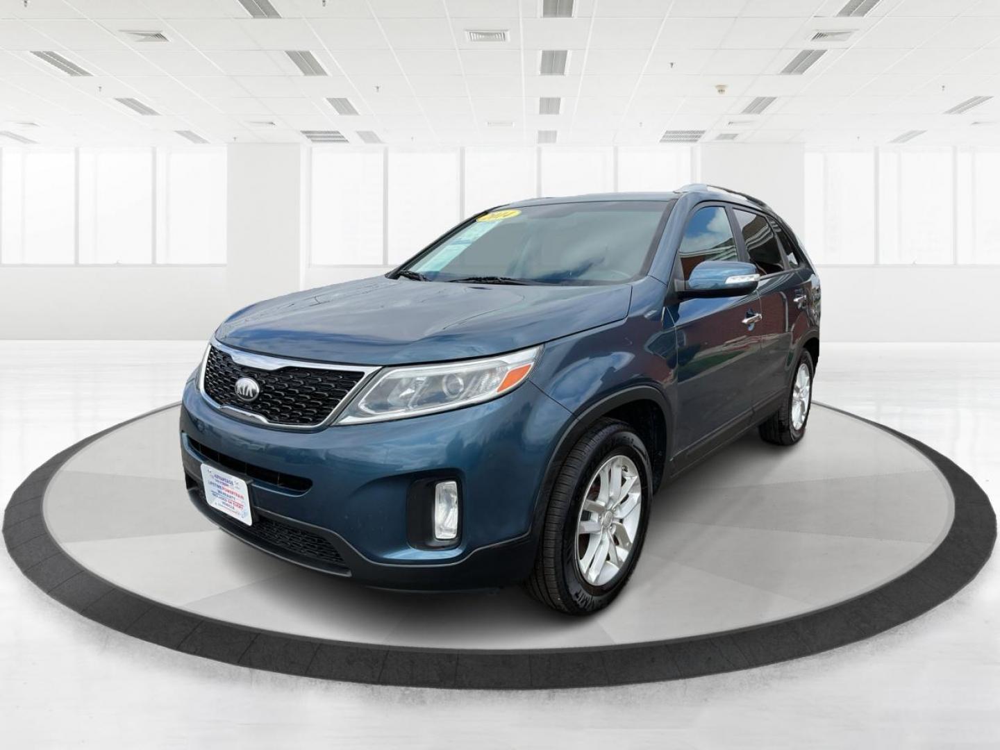 2014 Kia Sorento LX (5XYKT3A66EG) with an 2.4L I-4 gasoline direct injection engine, located at 880 E. National Road, Vandalia, OH, 45377, (937) 908-9800, 39.891918, -84.183594 - Photo#7