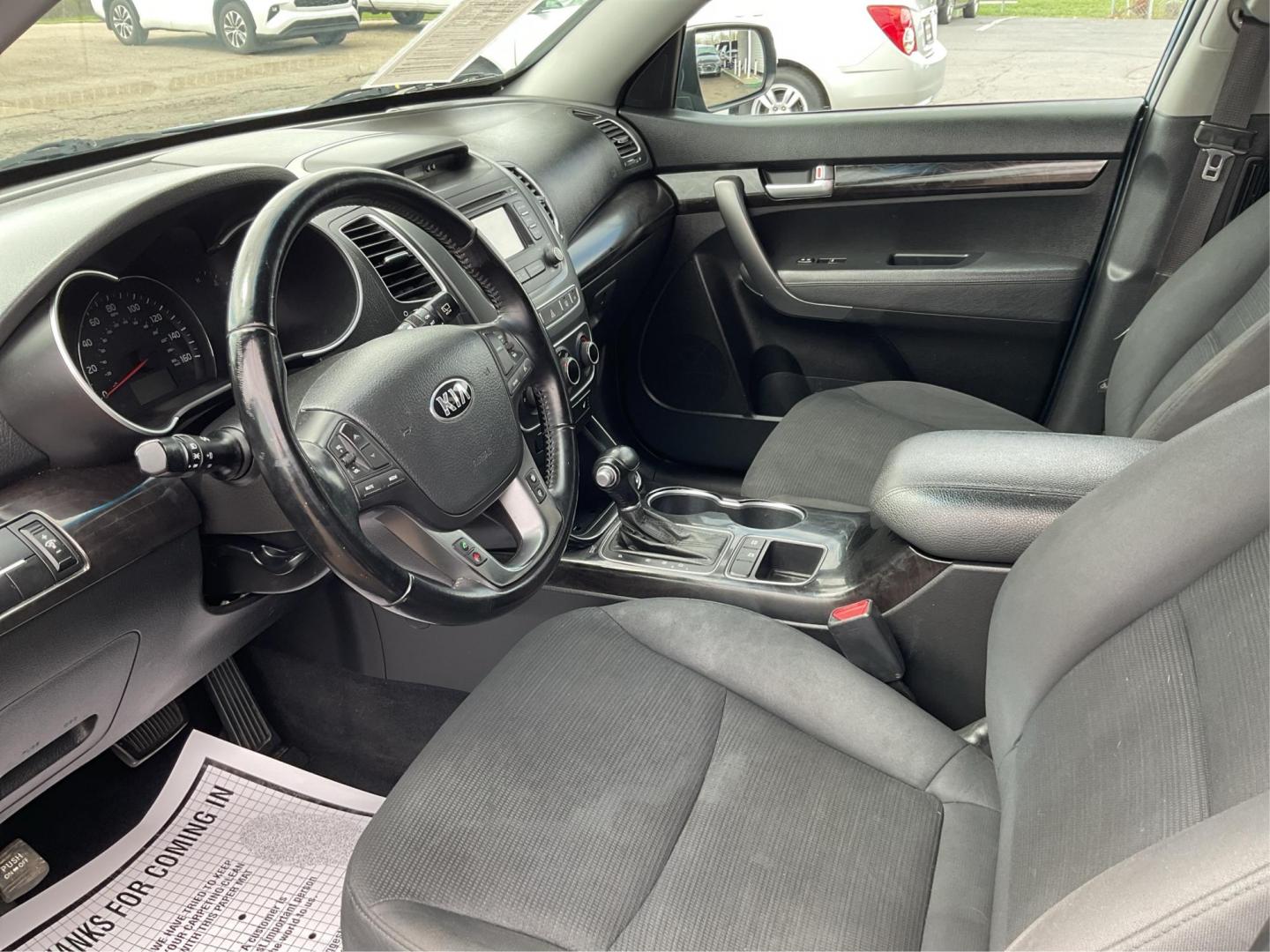 2014 Kia Sorento LX (5XYKT3A66EG) with an 2.4L I-4 gasoline direct injection engine, located at 880 E. National Road, Vandalia, OH, 45377, (937) 908-9800, 39.891918, -84.183594 - Photo#8