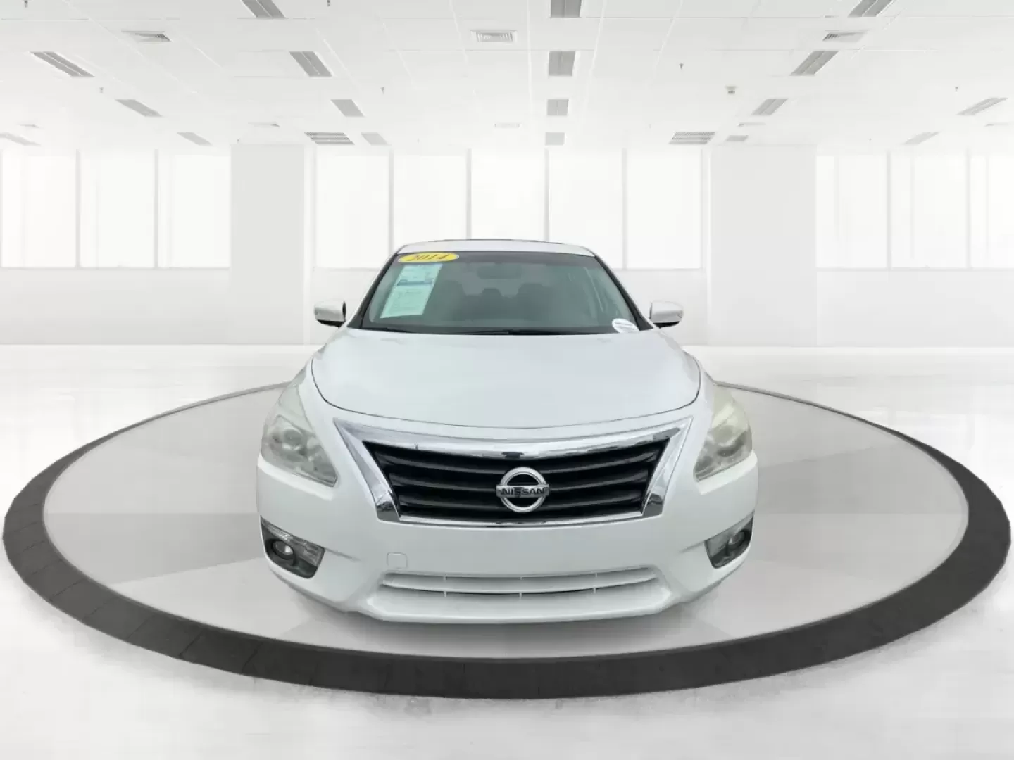2014 Nissan Altima 2.5 SV (1N4AL3AP8EC) with an 2.5L I-4 DOHC engine, located at 880 E. National Road, Vandalia, OH, 45377, (937) 908-9800, 39.891918, -84.183594 - Photo#6