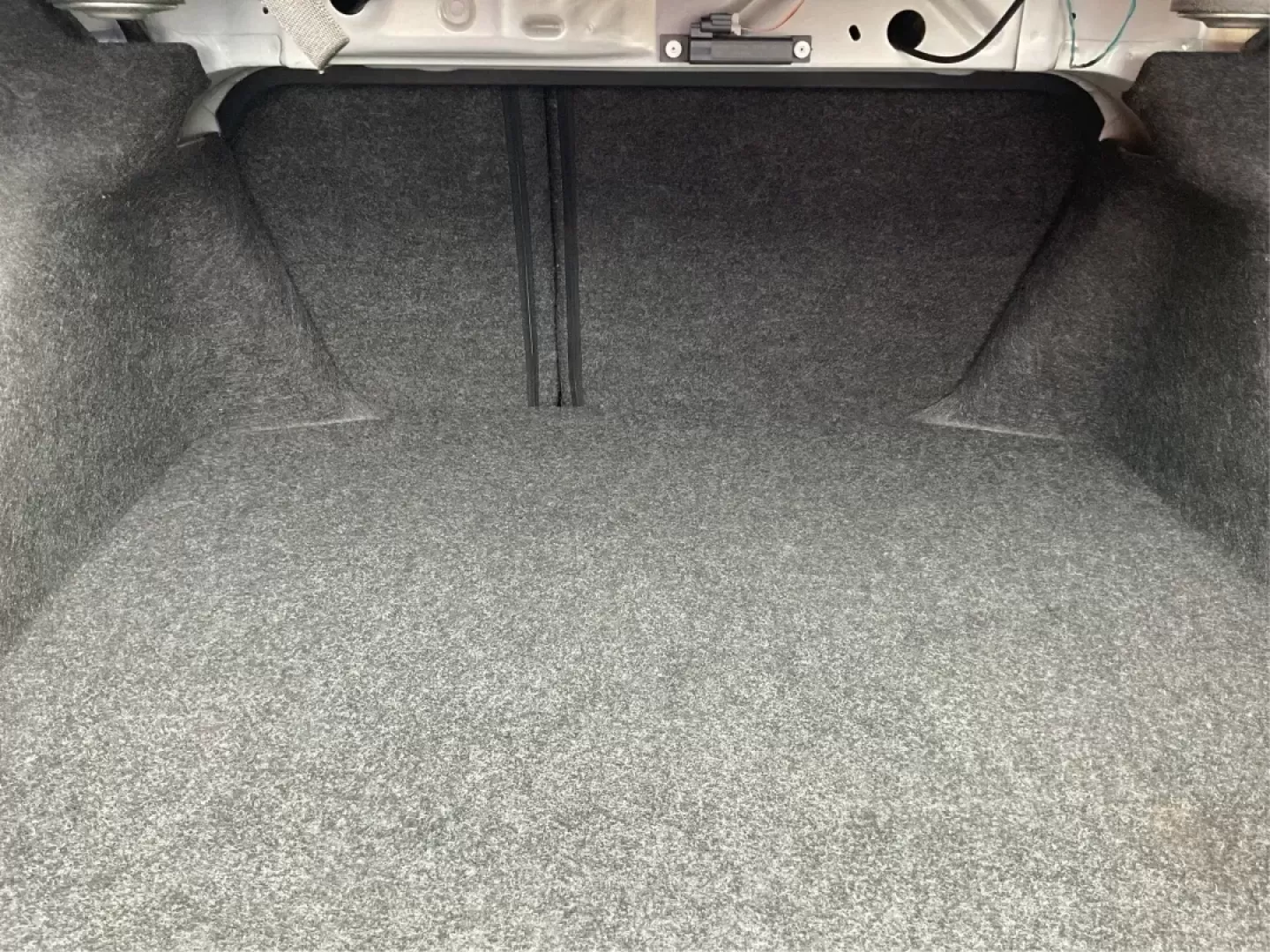 2014 Nissan Altima 2.5 SV (1N4AL3AP8EC) with an 2.5L I-4 DOHC engine, located at 880 E. National Road, Vandalia, OH, 45377, (937) 908-9800, 39.891918, -84.183594 - Photo#11