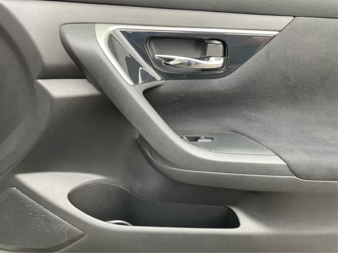 2014 Nissan Altima 2.5 SV (1N4AL3AP8EC) with an 2.5L I-4 DOHC engine, located at 880 E. National Road, Vandalia, OH, 45377, (937) 908-9800, 39.891918, -84.183594 - Photo#18
