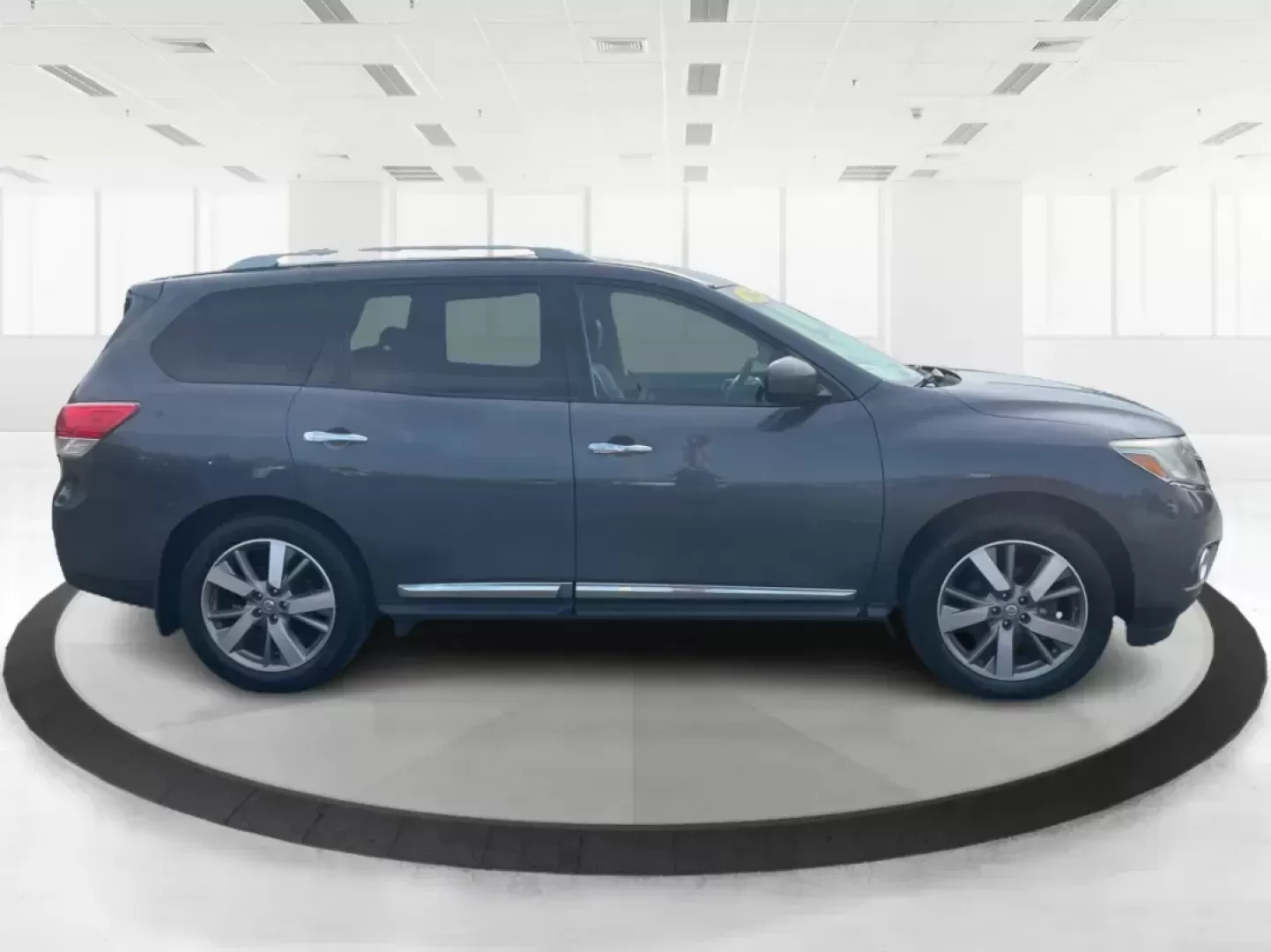 2014 Nissan Pathfinder Platinum (5N1AR2MM6EC) with an 3.5L V-6 DOHC engine, located at 880 E. National Road, Vandalia, OH, 45377, (937) 908-9800, 39.891918, -84.183594 - Photo#0