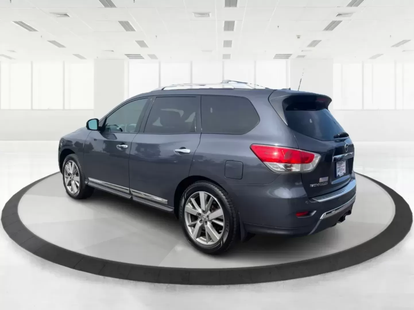 2014 Nissan Pathfinder Platinum (5N1AR2MM6EC) with an 3.5L V-6 DOHC engine, located at 880 E. National Road, Vandalia, OH, 45377, (937) 908-9800, 39.891918, -84.183594 - Photo#4