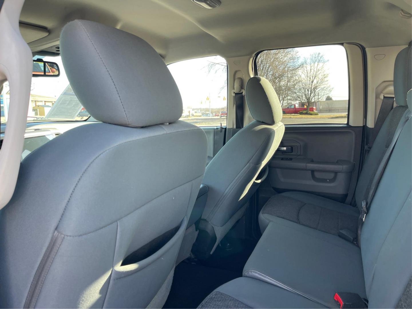 2014 Ram 1500 SLT Quad Cab 4WD (1C6RR7GT7ES) with an 5.7L V8 OHV 16V engine, 8-Speed Automatic transmission, located at 1230 East Main St, Xenia, OH, 45385, (937) 908-9800, 39.688026, -83.910172 - Photo#9