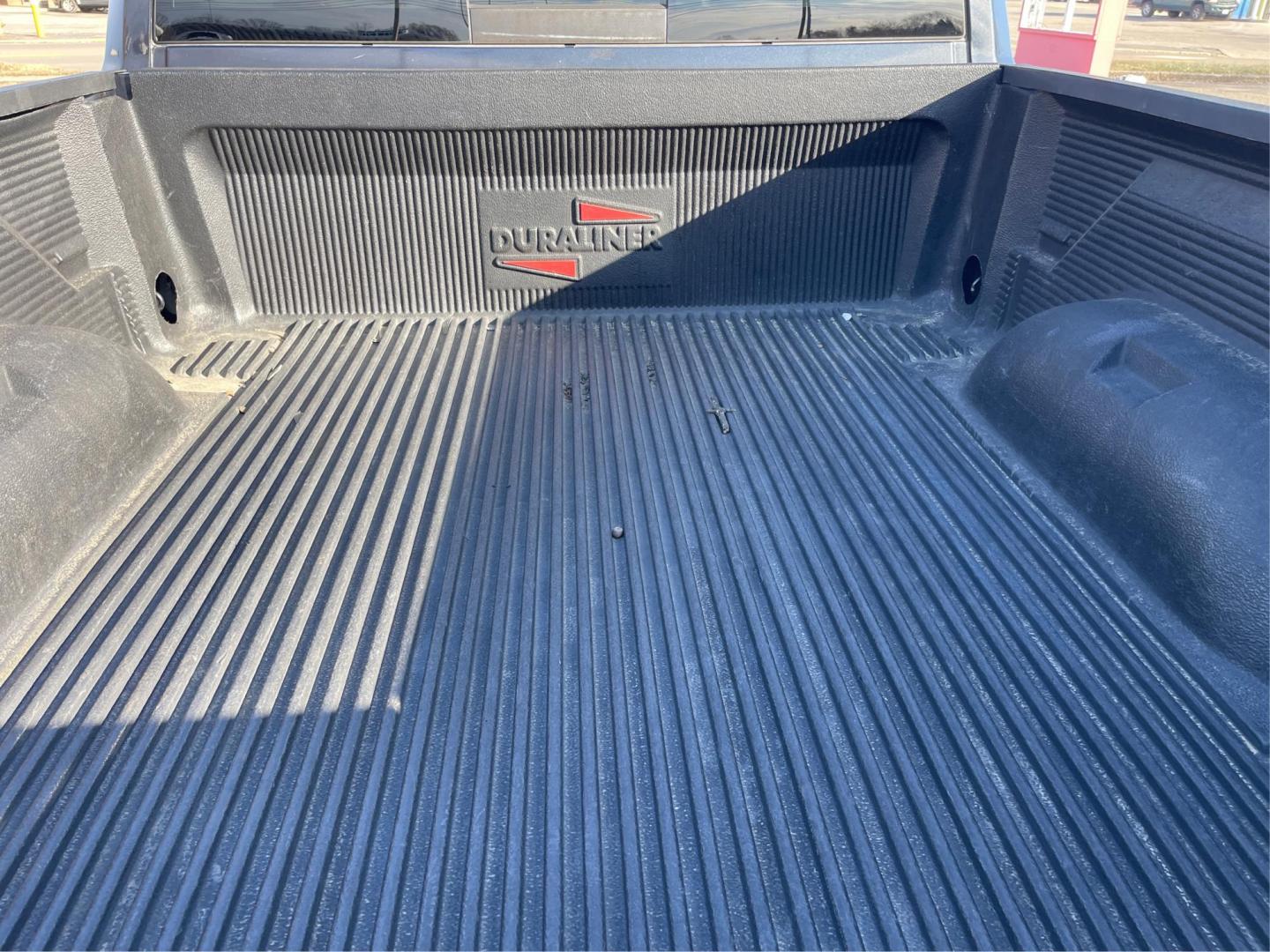 2014 Ram 1500 SLT Quad Cab 4WD (1C6RR7GT7ES) with an 5.7L V8 OHV 16V engine, 8-Speed Automatic transmission, located at 1230 East Main St, Xenia, OH, 45385, (937) 908-9800, 39.688026, -83.910172 - Photo#11