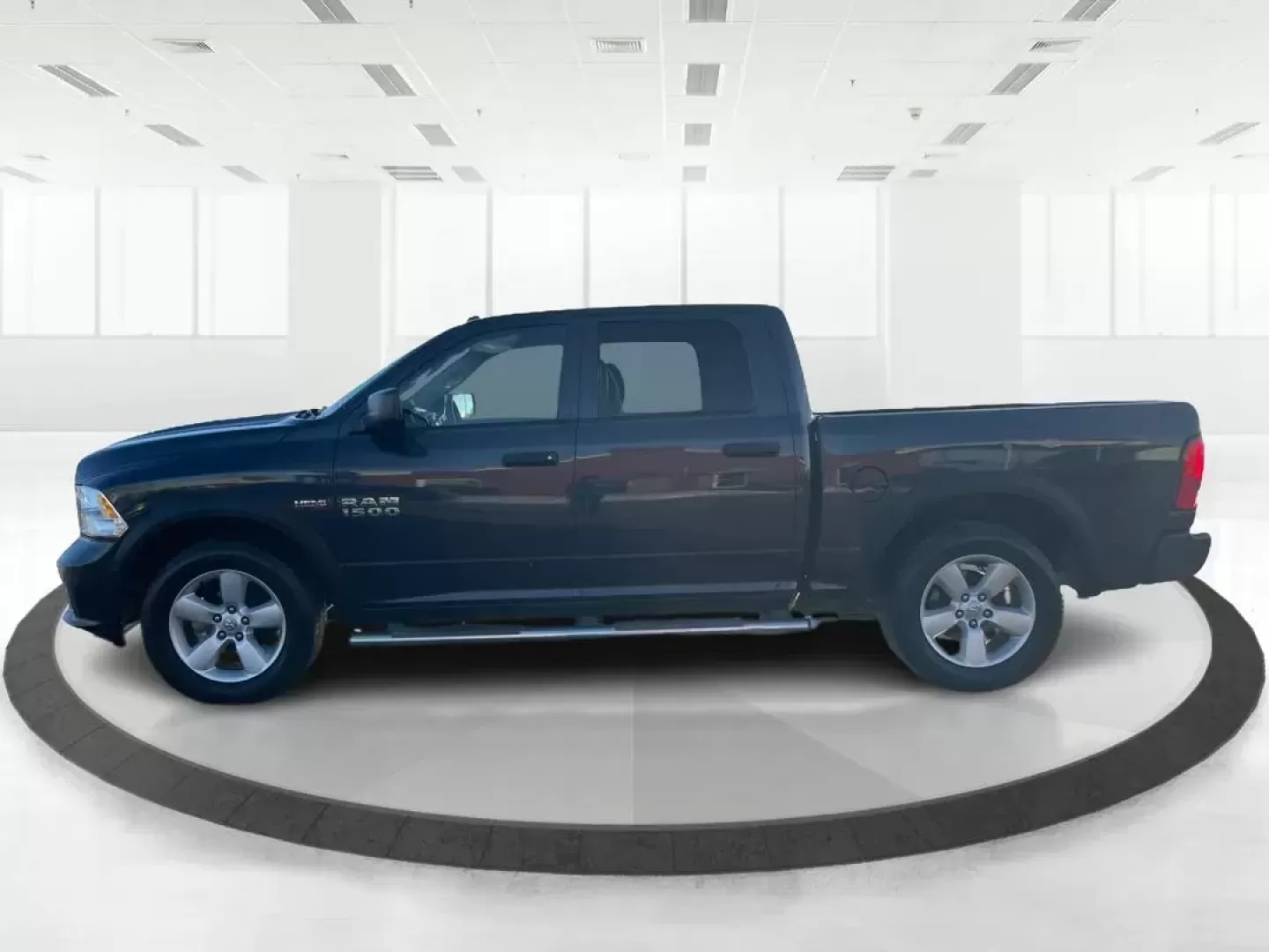 2014 Ram 1500 Tradesman Crew Cab SWB 4WD (3C6RR7KT8EG) with an 5.7L V8 OHV 16V engine, 8-Speed Automatic transmission, located at 1184 Kauffman Ave, Fairborn, OH, 45324, (937) 908-9800, 39.807072, -84.030914 - Photo#5