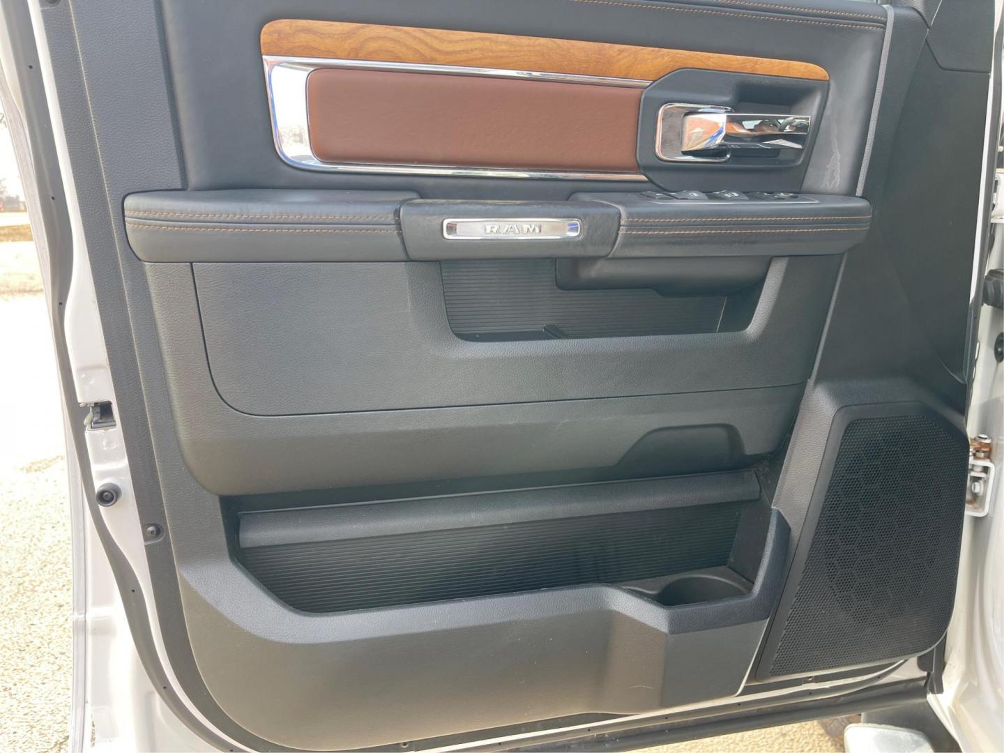 2014 Ram 1500 Longhorn (1C6RR7WT2ES) with an HEMI engine, located at 4508 South Dixie Dr, Moraine, OH, 45439, (937) 908-9800, 39.689976, -84.218452 - Photo#17