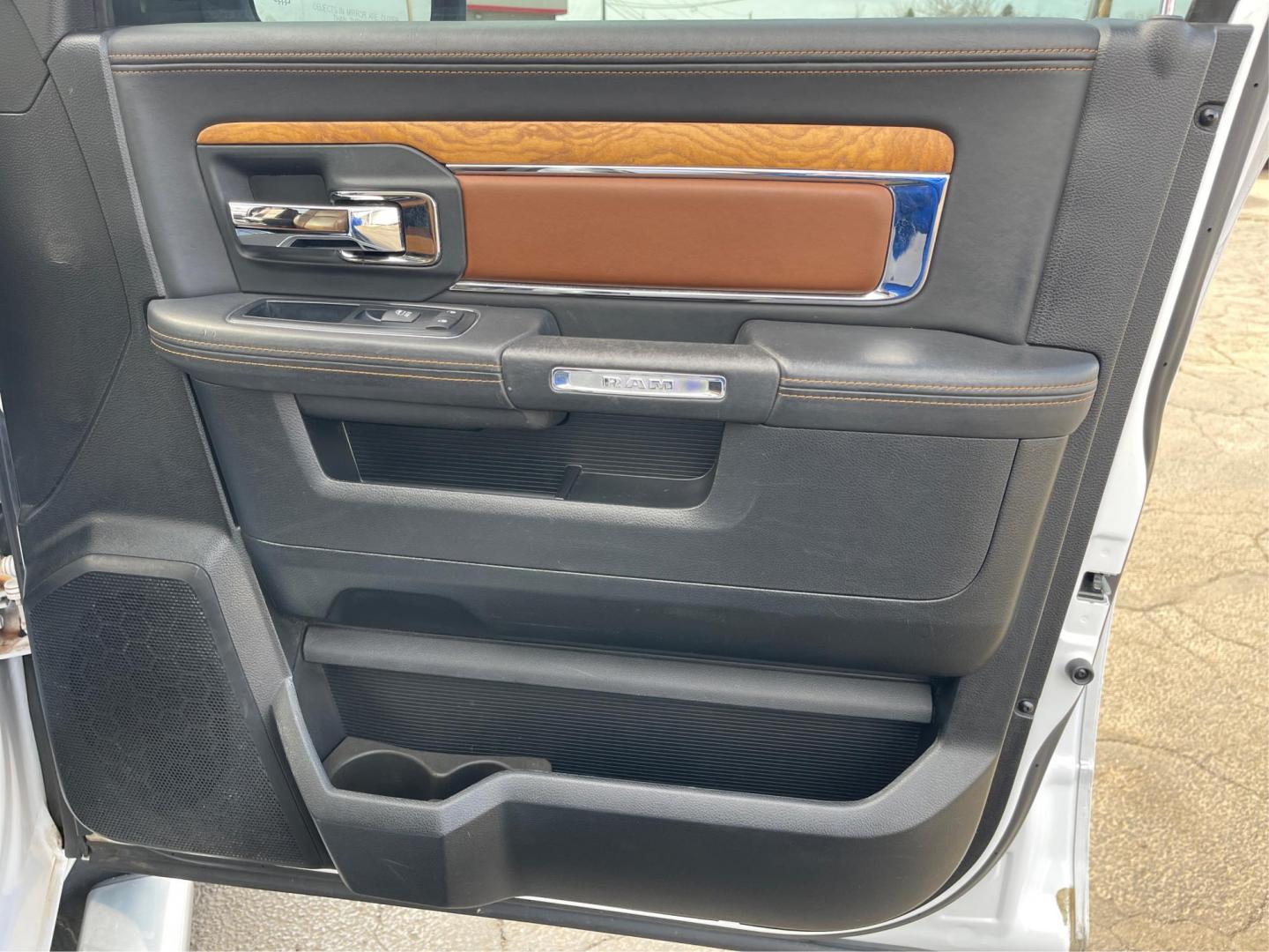 2014 Ram 1500 Longhorn (1C6RR7WT2ES) with an HEMI engine, located at 4508 South Dixie Dr, Moraine, OH, 45439, (937) 908-9800, 39.689976, -84.218452 - Photo#18