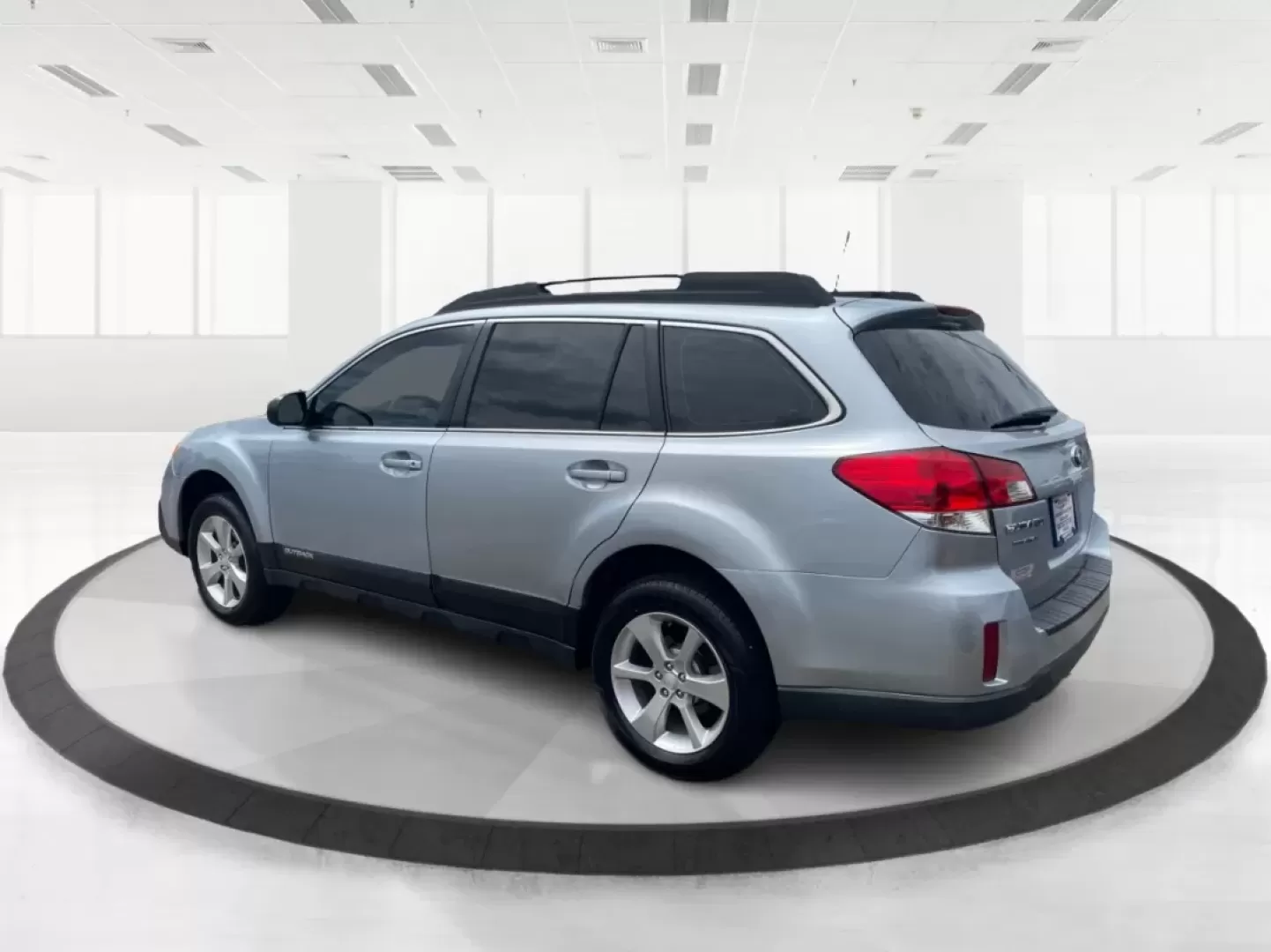 2014 Subaru Outback 2.5i (4S4BRBAC8E3) with an 2.5L H-4 DOHC engine, located at 1230 East Main St, Xenia, OH, 45385, (937) 908-9800, 39.688026, -83.910172 - Photo#4