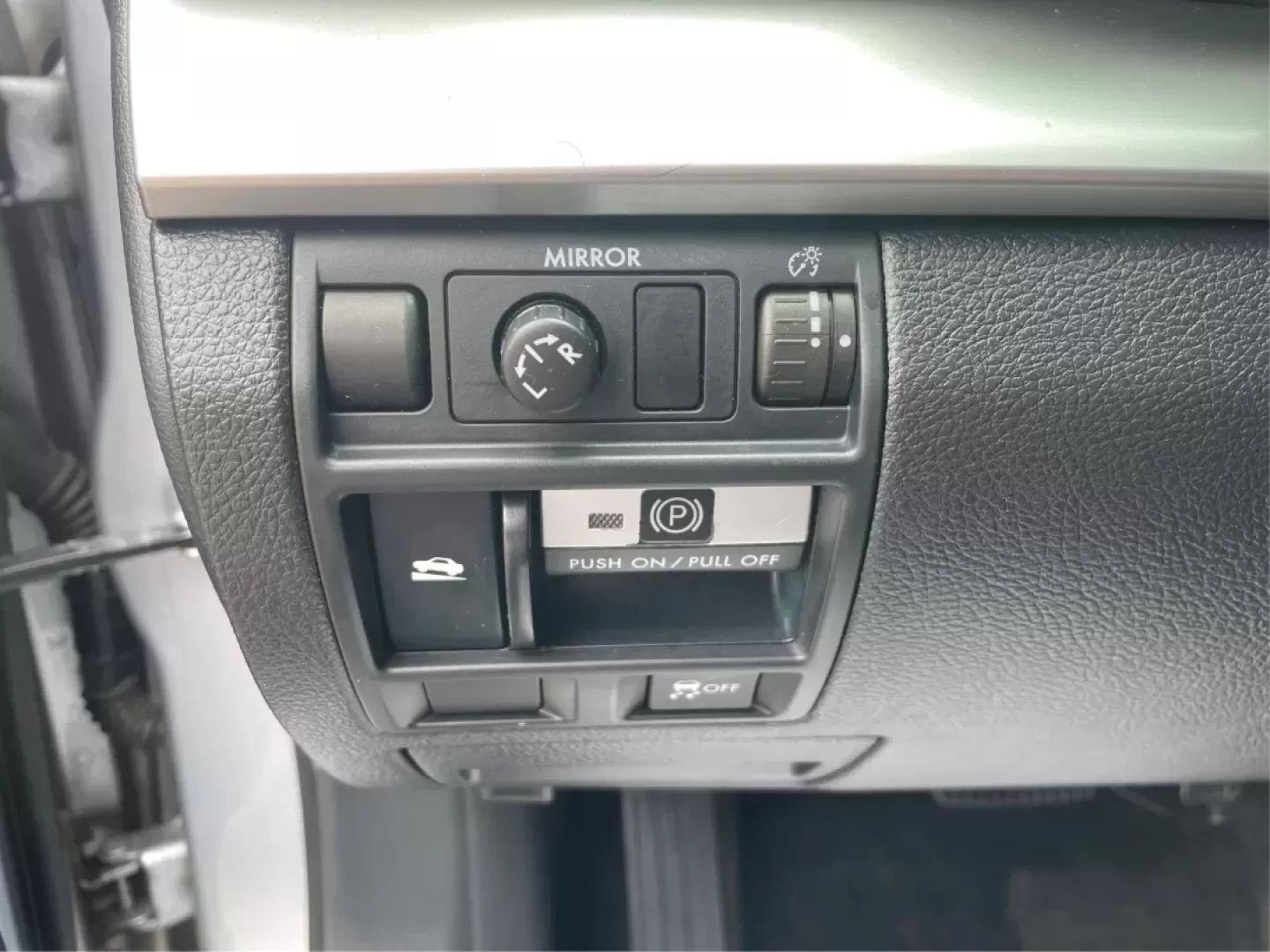 2014 Subaru Outback 2.5i (4S4BRBAC8E3) with an 2.5L H-4 DOHC engine, located at 1230 East Main St, Xenia, OH, 45385, (937) 908-9800, 39.688026, -83.910172 - Photo#17