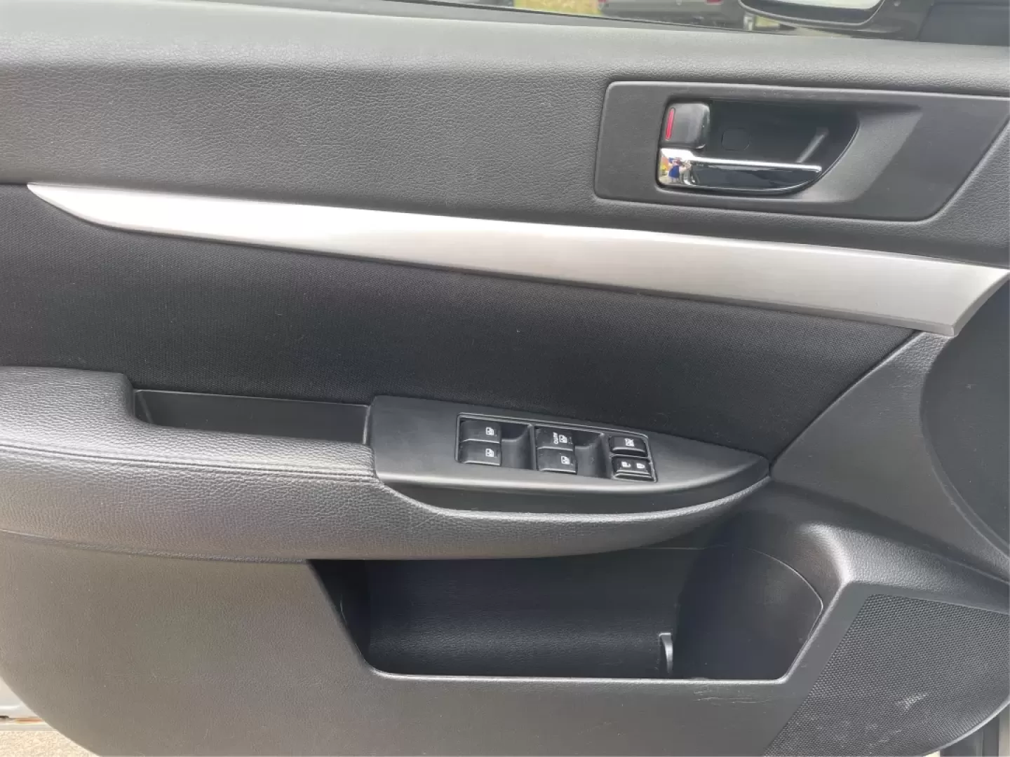 2014 Subaru Outback 2.5i (4S4BRBAC8E3) with an 2.5L H-4 DOHC engine, located at 1230 East Main St, Xenia, OH, 45385, (937) 908-9800, 39.688026, -83.910172 - Photo#19