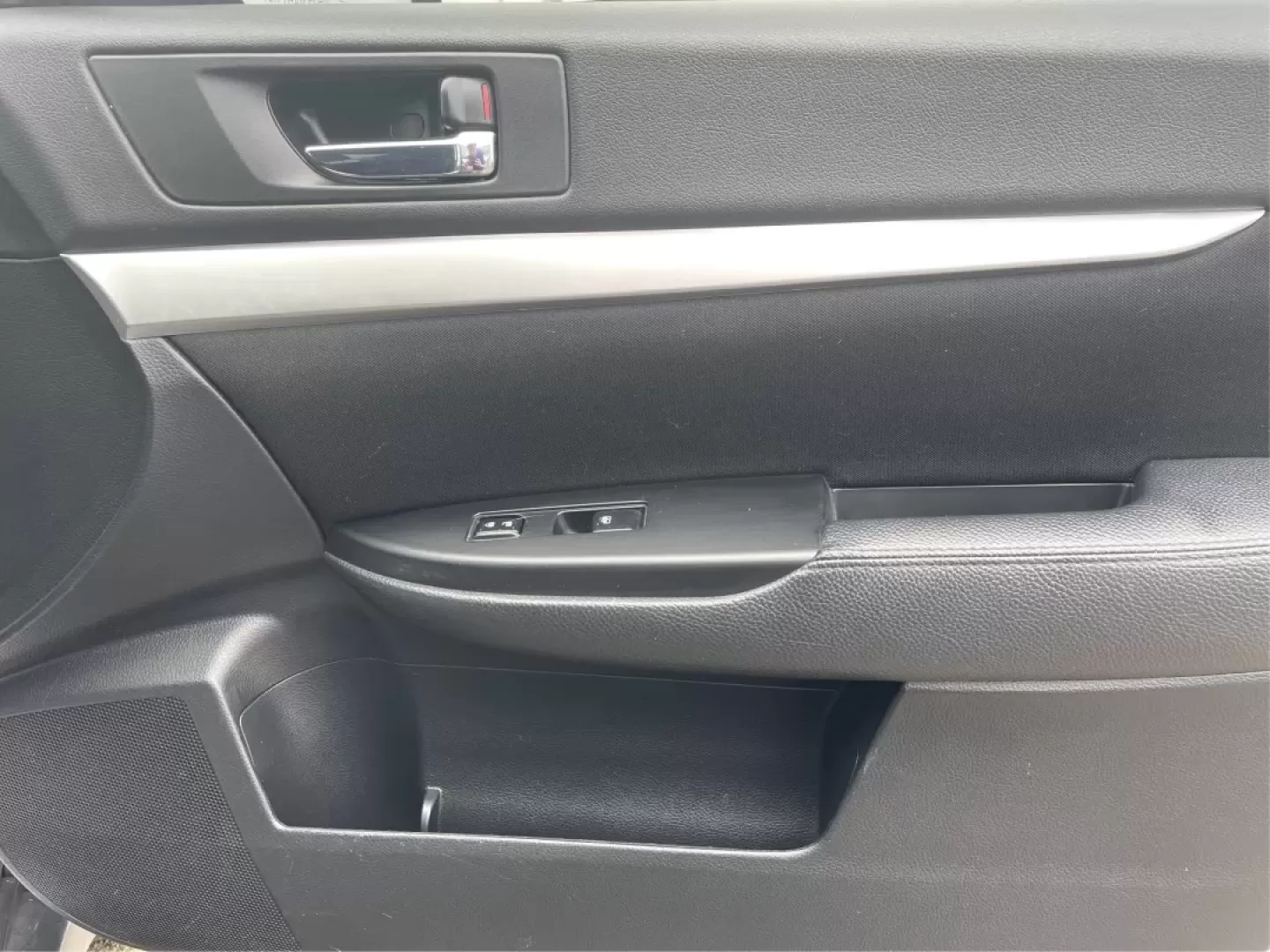 2014 Subaru Outback 2.5i (4S4BRBAC8E3) with an 2.5L H-4 DOHC engine, located at 1230 East Main St, Xenia, OH, 45385, (937) 908-9800, 39.688026, -83.910172 - Photo#20