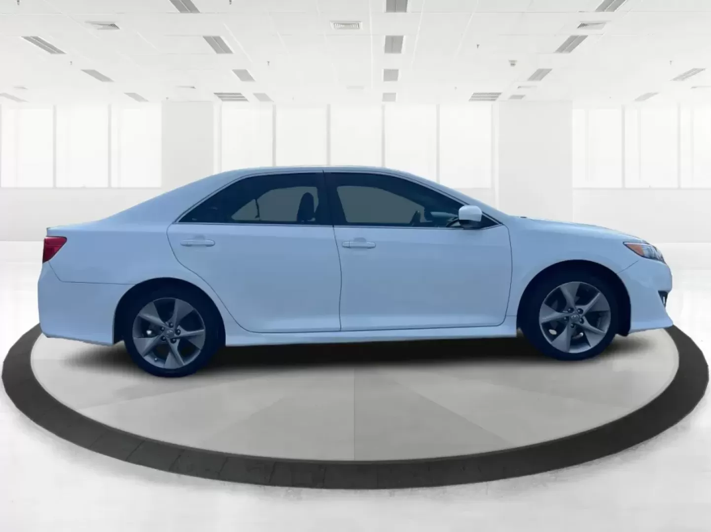 2014 Toyota Camry SE V6 (4T1BK1FK4EU) with an 3.5L V-6 DOHC engine, located at 8750 N County Rd 25A, Piqua, OH, 45356, (937) 908-9800, 40.164391, -84.232513 - Photo#1