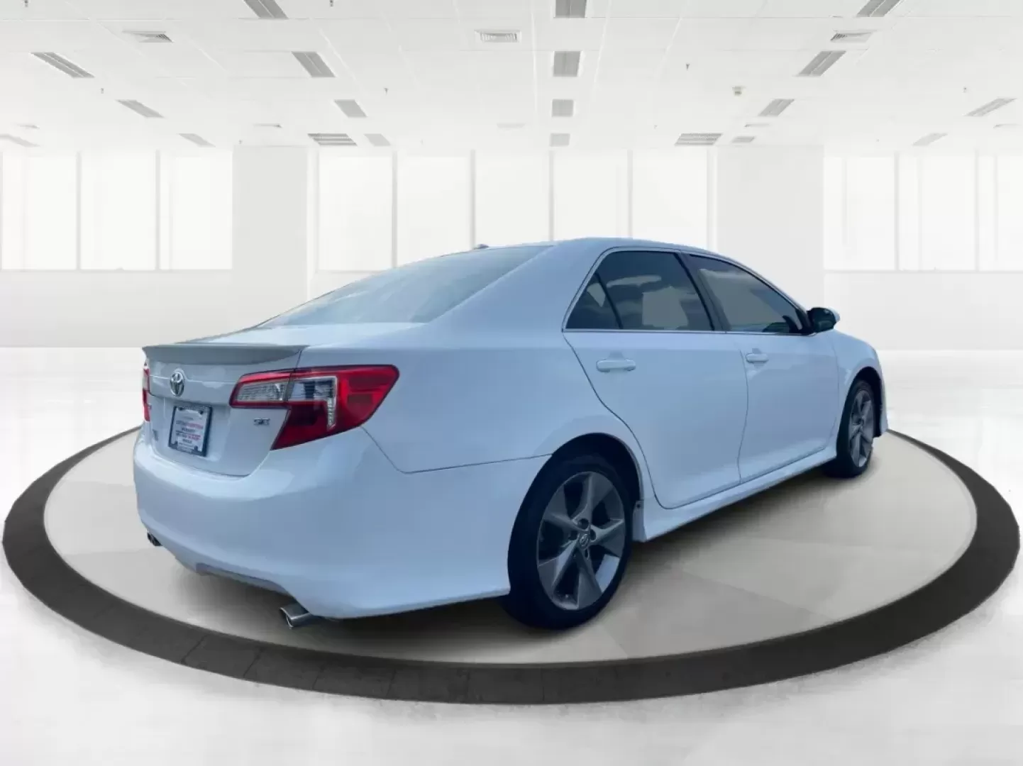 2014 Toyota Camry SE V6 (4T1BK1FK4EU) with an 3.5L V-6 DOHC engine, located at 8750 N County Rd 25A, Piqua, OH, 45356, (937) 908-9800, 40.164391, -84.232513 - Photo#2
