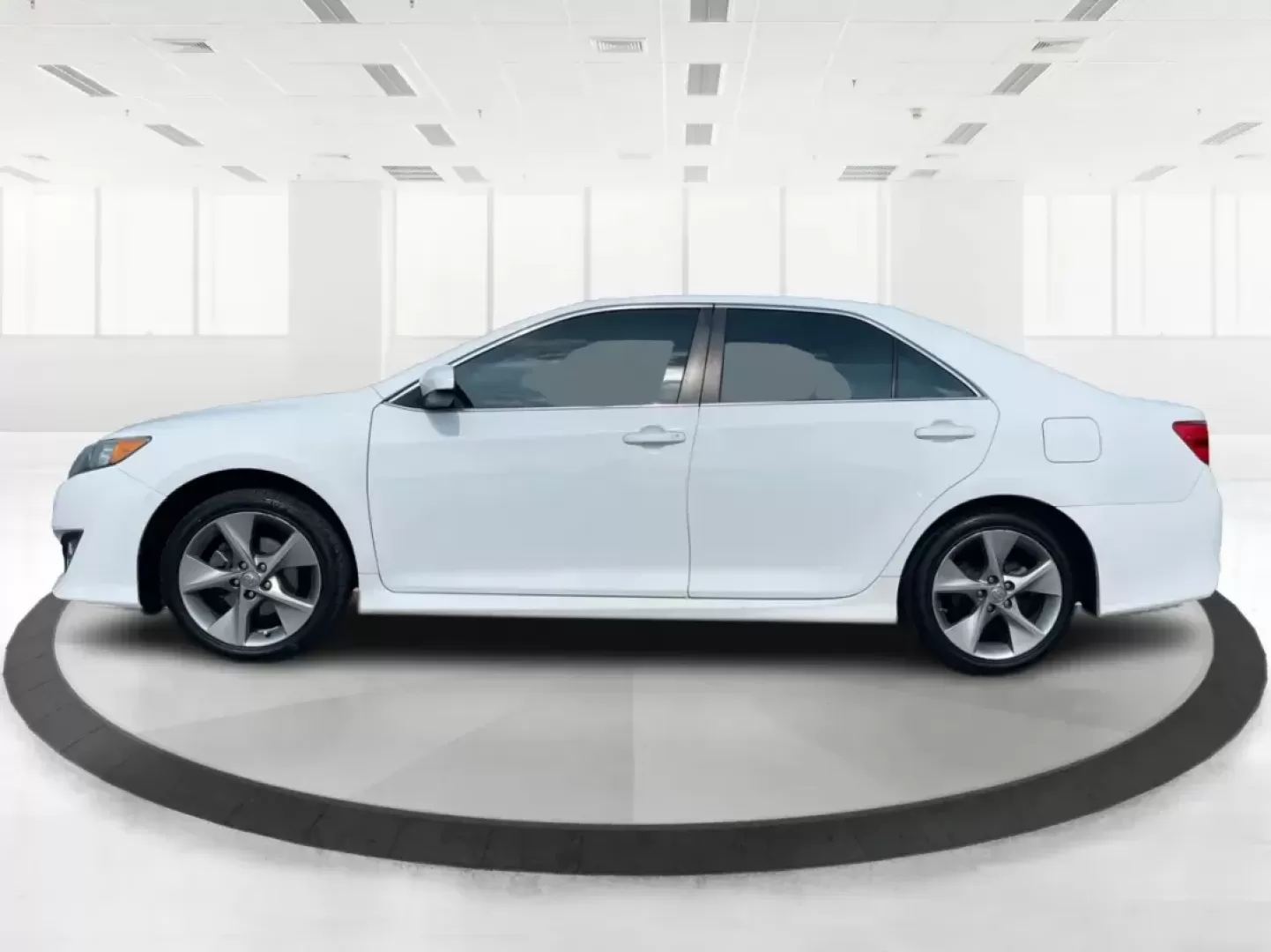 2014 Toyota Camry SE V6 (4T1BK1FK4EU) with an 3.5L V-6 DOHC engine, located at 8750 N County Rd 25A, Piqua, OH, 45356, (937) 908-9800, 40.164391, -84.232513 - Photo#5