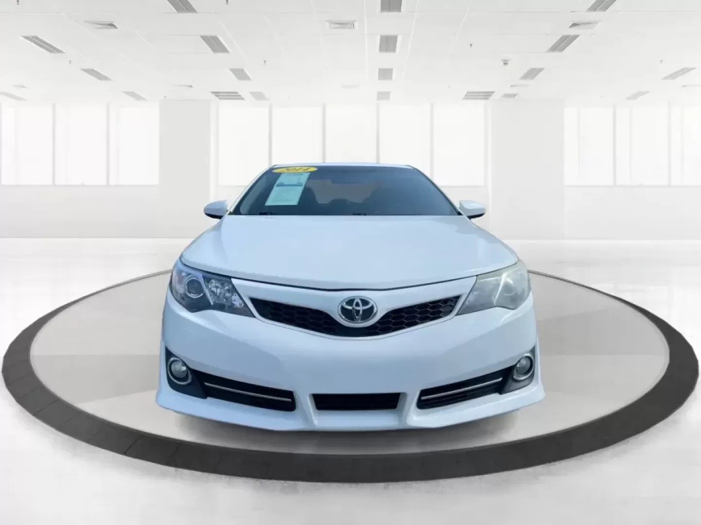 2014 Toyota Camry SE V6 (4T1BK1FK4EU) with an 3.5L V-6 DOHC engine, located at 8750 N County Rd 25A, Piqua, OH, 45356, (937) 908-9800, 40.164391, -84.232513 - Photo#6