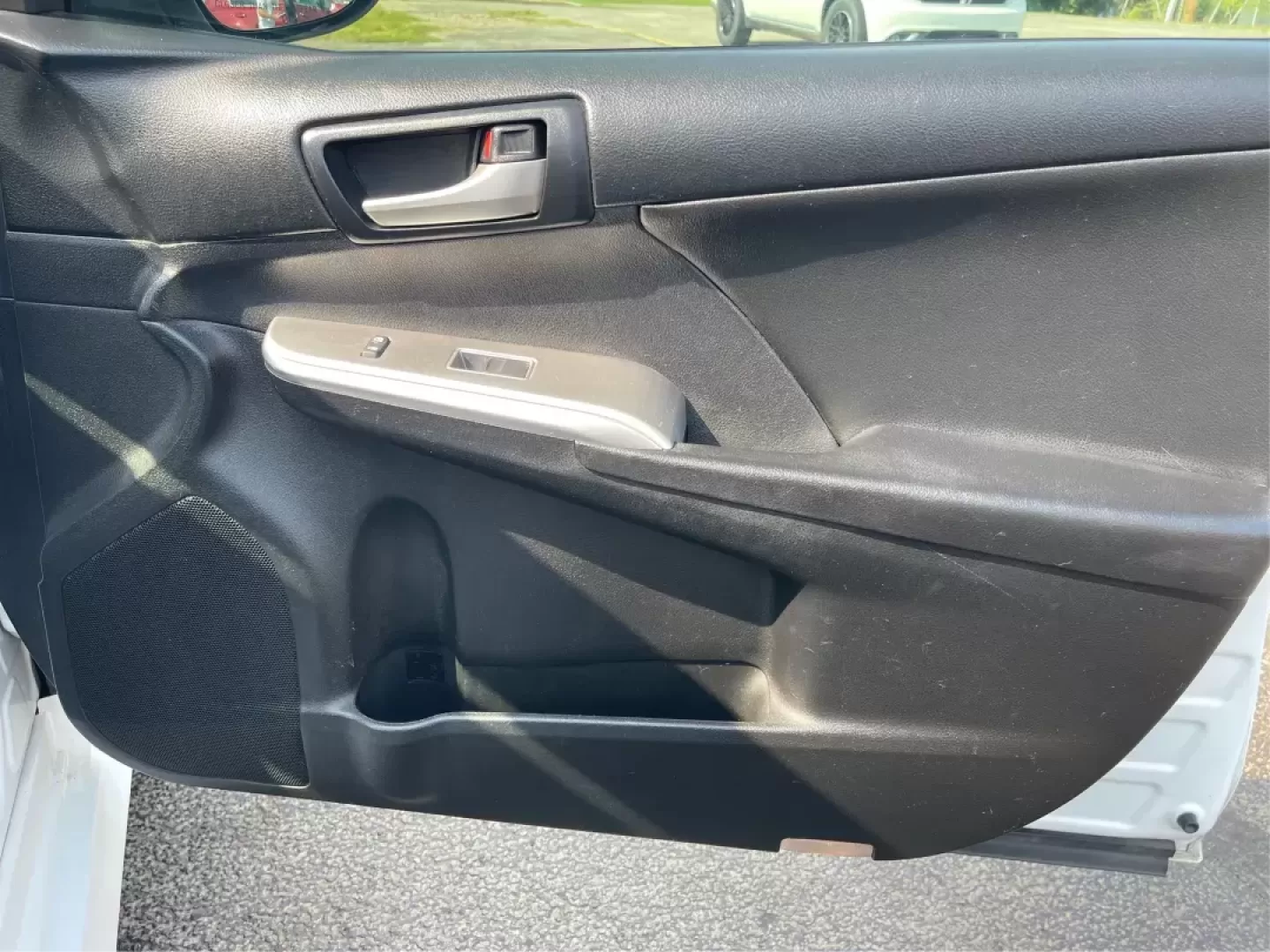 2014 Toyota Camry SE V6 (4T1BK1FK4EU) with an 3.5L V-6 DOHC engine, located at 8750 N County Rd 25A, Piqua, OH, 45356, (937) 908-9800, 40.164391, -84.232513 - Photo#18