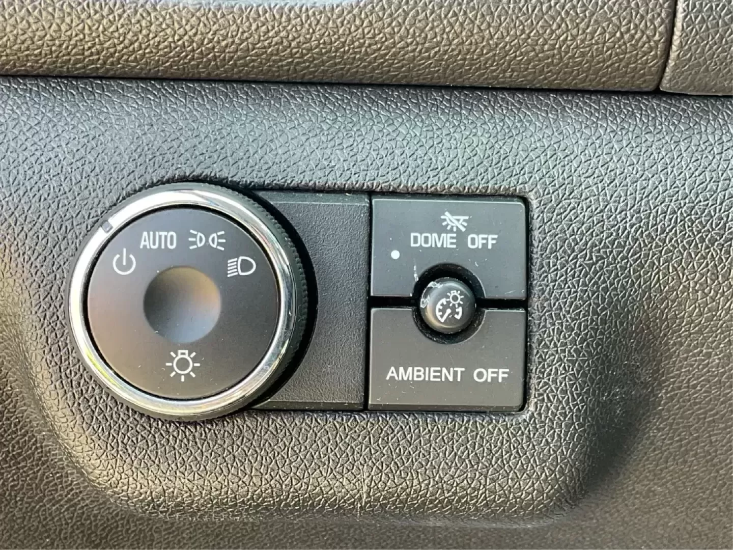 2015 Buick Enclave Leather (5GAKVBKD2FJ) with an 3.6L V-6 gasoline direct injection engine, located at 1230 East Main St, Xenia, OH, 45385, (937) 908-9800, 39.688026, -83.910172 - Photo#17