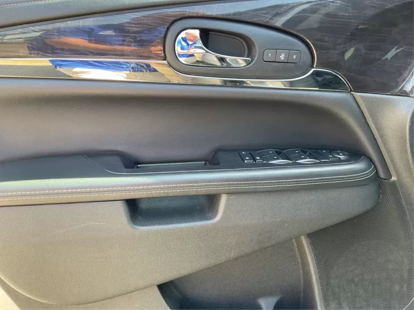 2015 Buick Enclave Leather (5GAKVBKD2FJ) with an 3.6L V-6 gasoline direct injection engine, located at 1230 East Main St, Xenia, OH, 45385, (937) 908-9800, 39.688026, -83.910172 - Photo#18