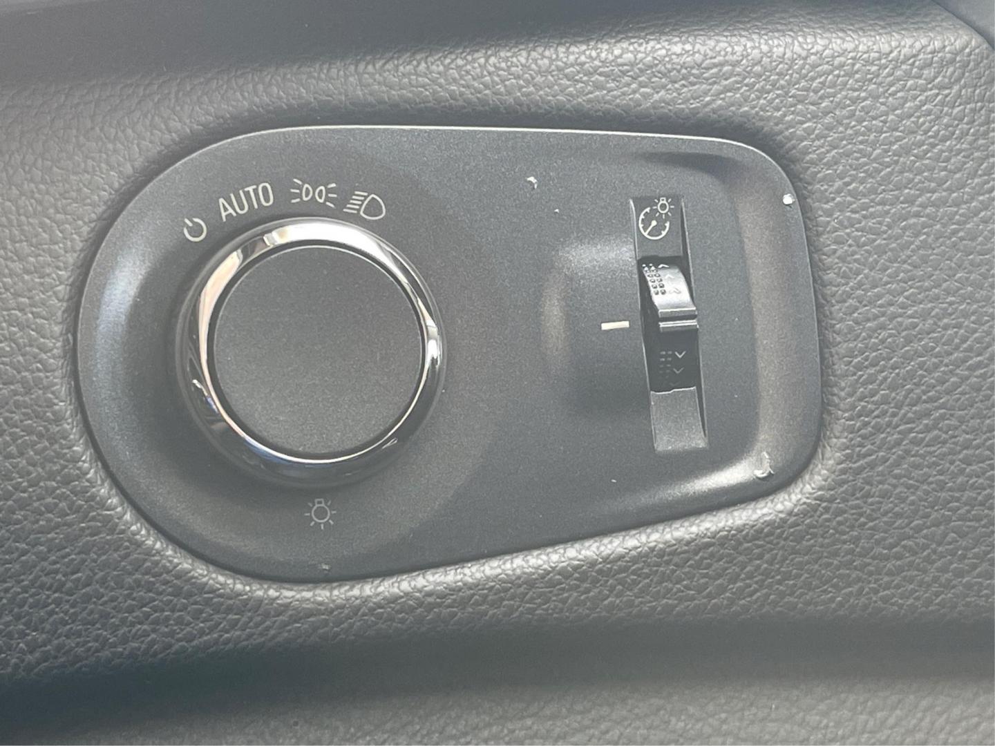2015 Graphite Metallic Cadillac SRX Luxury Collection FWD (3GYFNBE3XFS) with an 3.6L V6 DOHC 24V FFV engine, 6-Speed Automatic transmission, located at 880 E. National Road, Vandalia, OH, 45377, (937) 908-9800, 39.891918, -84.183594 - Photo#16