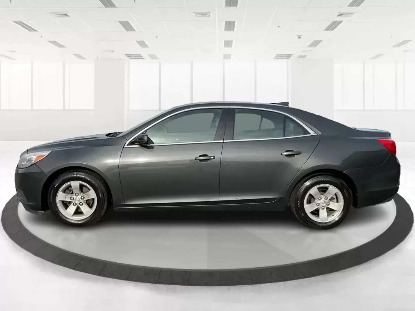 2015 Chevrolet Malibu 1LT (1G11C5SL4FF) with an ECOTEC 2.5L I-4 gasoline direct injection engine, located at 1184 Kauffman Ave, Fairborn, OH, 45324, (937) 908-9800, 39.807072, -84.030914 - Photo#5