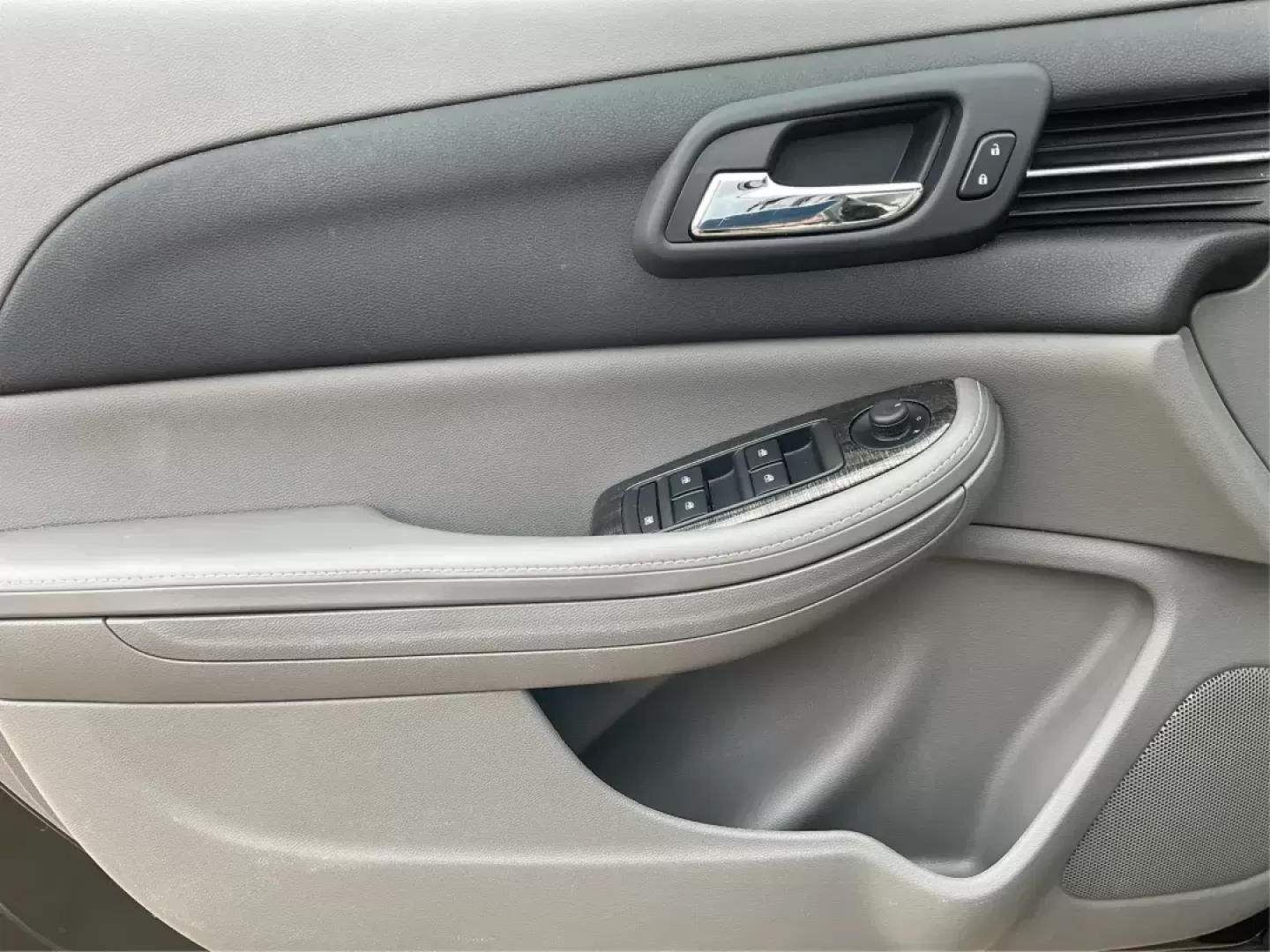 2015 Chevrolet Malibu 1LT (1G11C5SL4FF) with an ECOTEC 2.5L I-4 gasoline direct injection engine, located at 1184 Kauffman Ave, Fairborn, OH, 45324, (937) 908-9800, 39.807072, -84.030914 - Photo#17