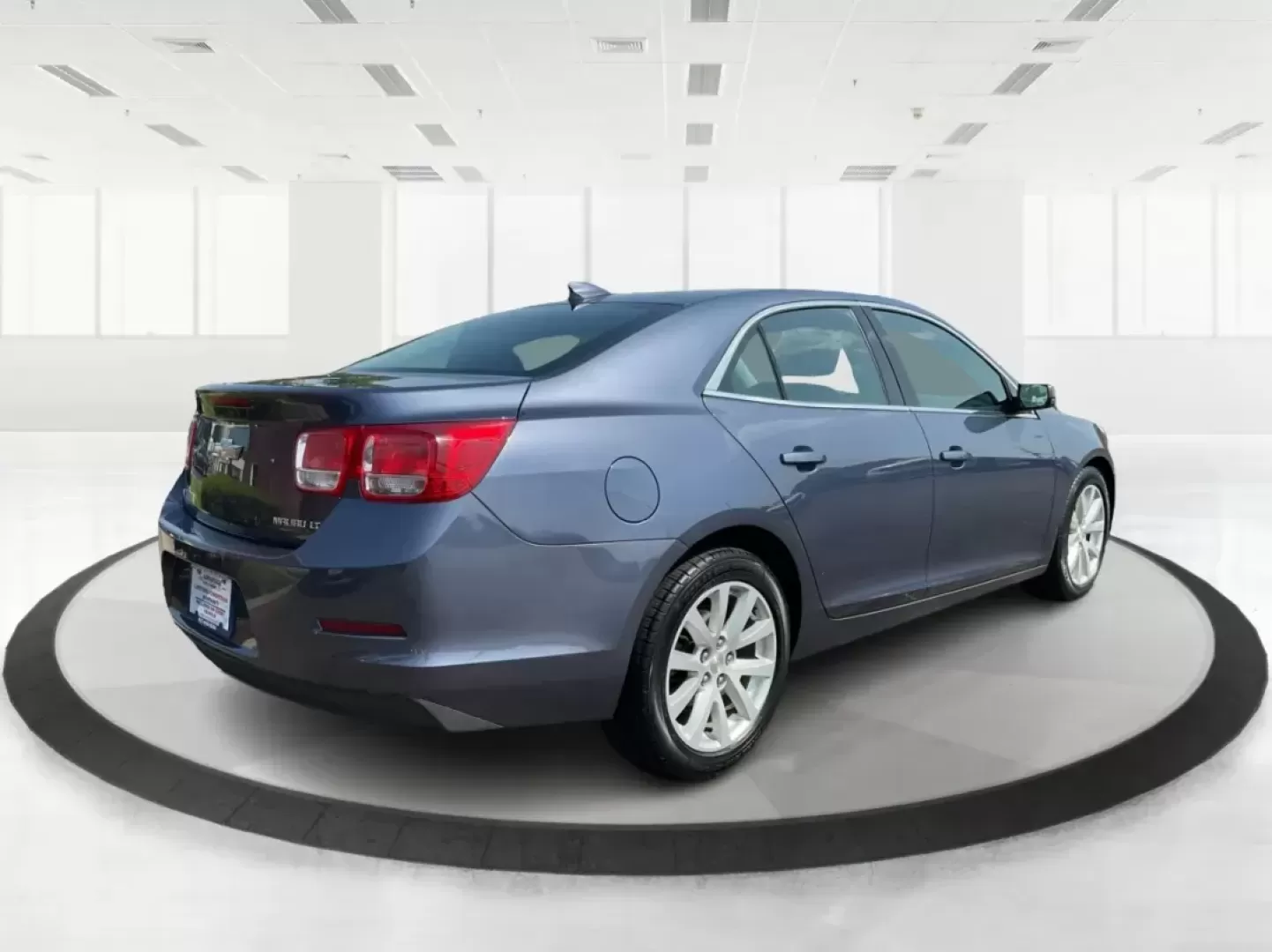 2015 Chevrolet Malibu 2LT (1G11D5SL8FF) with an ECOTEC 2.5L I-4 gasoline direct injection engine, located at 1230 East Main St, Xenia, OH, 45385, (937) 908-9800, 39.688026, -83.910172 - Photo#2