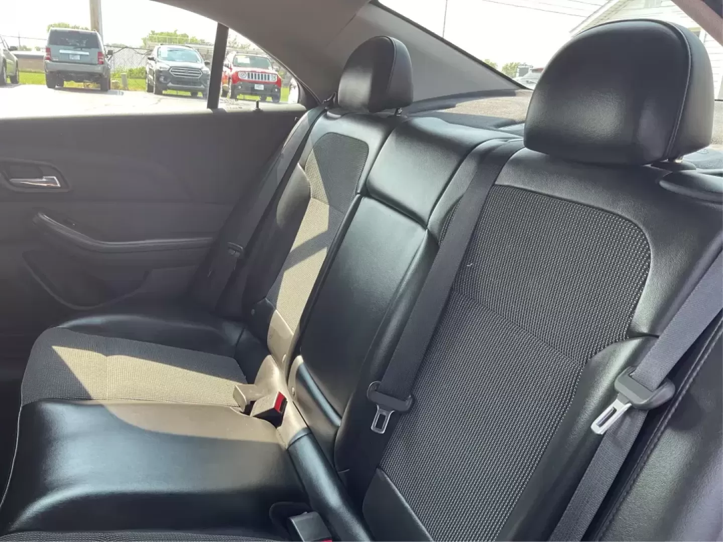 2015 Chevrolet Malibu 2LT (1G11D5SL8FF) with an ECOTEC 2.5L I-4 gasoline direct injection engine, located at 1230 East Main St, Xenia, OH, 45385, (937) 908-9800, 39.688026, -83.910172 - Photo#9