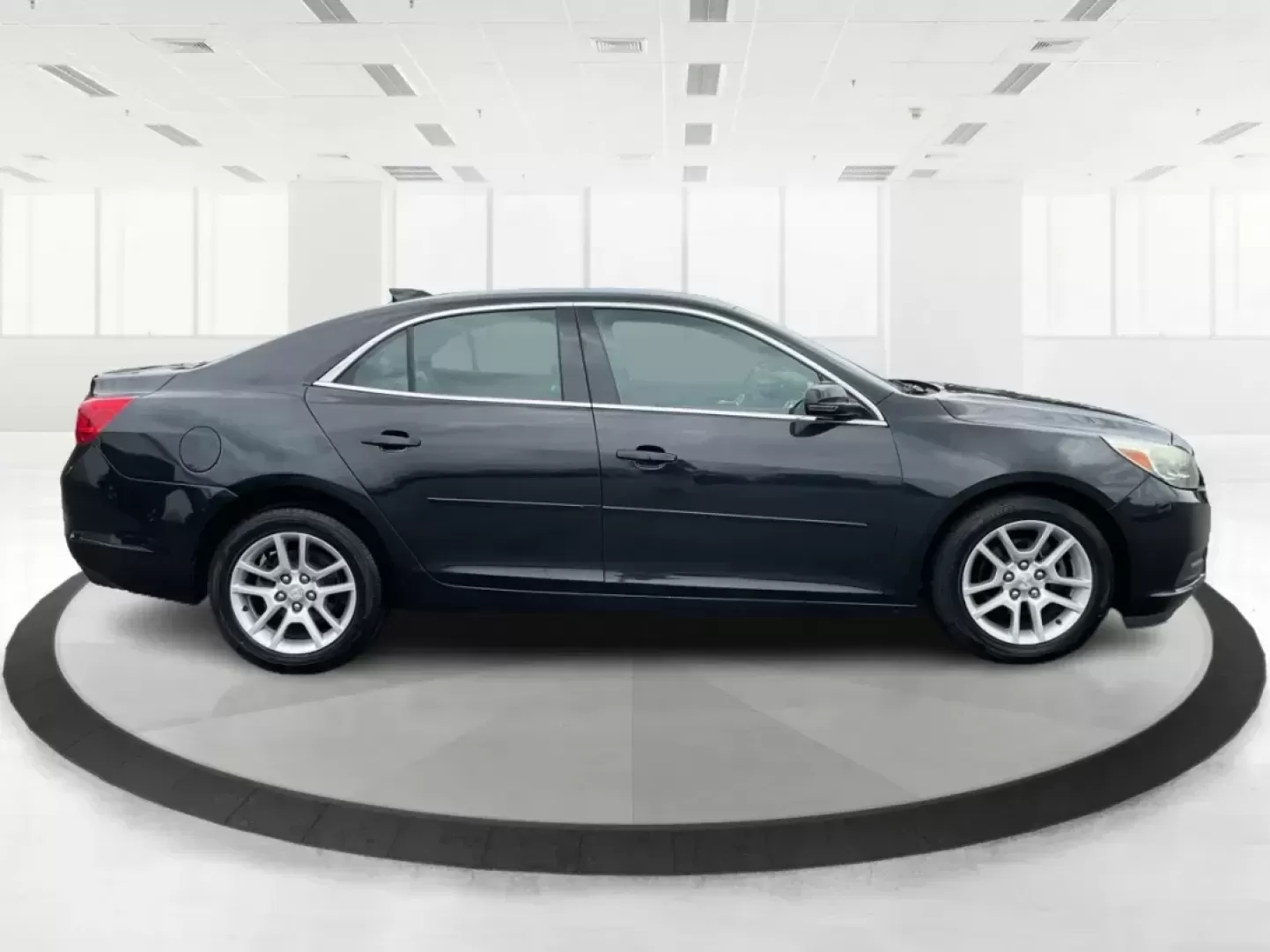 2015 Chevrolet Malibu 1LT (1G11C5SL0FF) with an ECOTEC 2.5L I-4 gasoline direct injection engine, located at 1230 East Main St, Xenia, OH, 45385, (937) 908-9800, 39.688026, -83.910172 - Photo#1