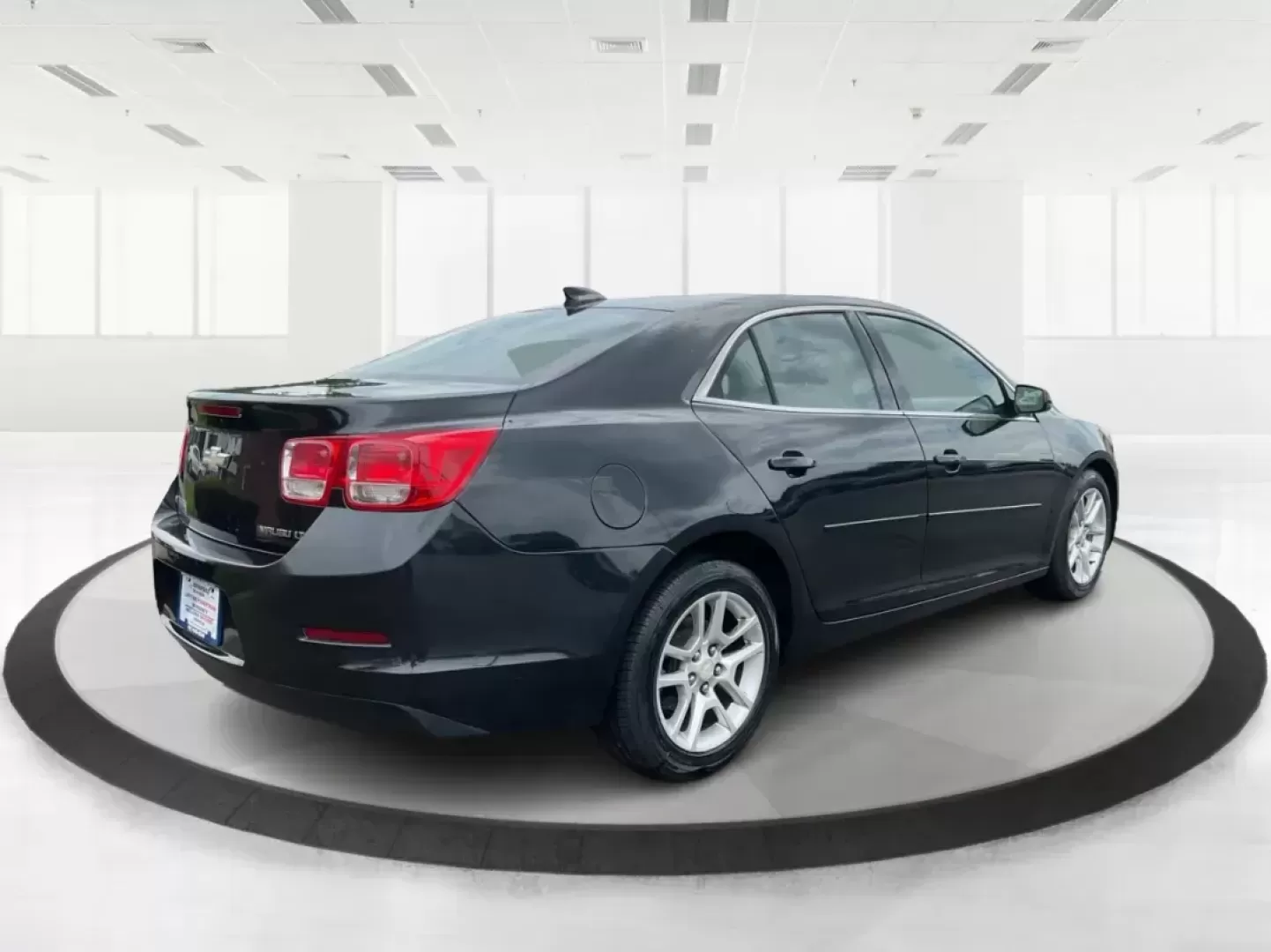 2015 Chevrolet Malibu 1LT (1G11C5SL0FF) with an ECOTEC 2.5L I-4 gasoline direct injection engine, located at 1230 East Main St, Xenia, OH, 45385, (937) 908-9800, 39.688026, -83.910172 - Photo#2