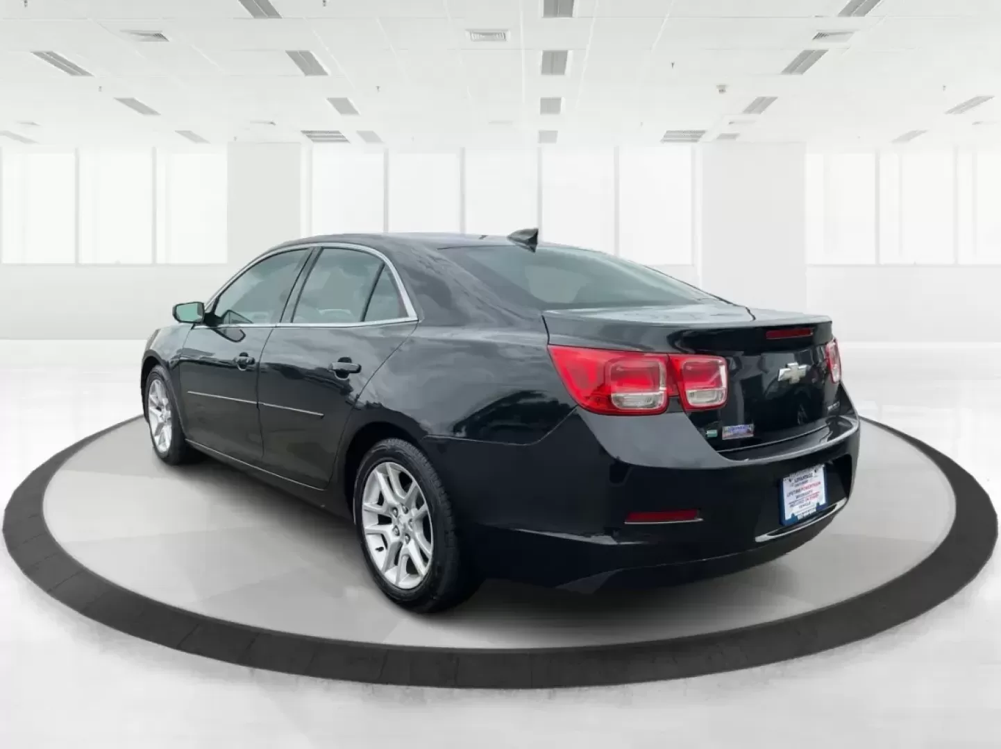2015 Chevrolet Malibu 1LT (1G11C5SL0FF) with an ECOTEC 2.5L I-4 gasoline direct injection engine, located at 1230 East Main St, Xenia, OH, 45385, (937) 908-9800, 39.688026, -83.910172 - Photo#4