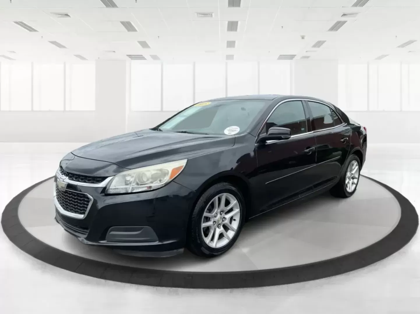2015 Chevrolet Malibu 1LT (1G11C5SL0FF) with an ECOTEC 2.5L I-4 gasoline direct injection engine, located at 1230 East Main St, Xenia, OH, 45385, (937) 908-9800, 39.688026, -83.910172 - Photo#7