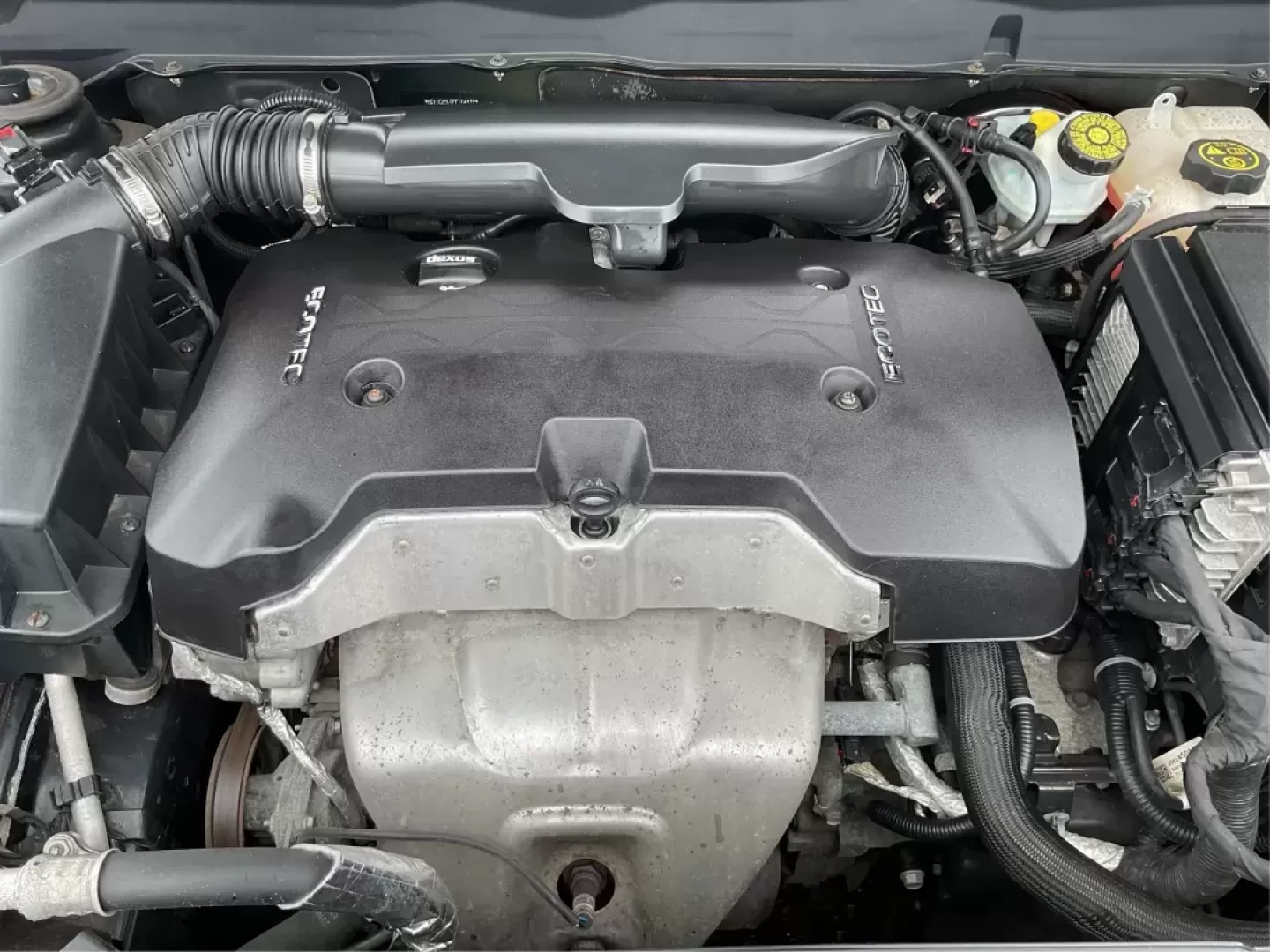 2015 Chevrolet Malibu 1LT (1G11C5SL0FF) with an ECOTEC 2.5L I-4 gasoline direct injection engine, located at 1230 East Main St, Xenia, OH, 45385, (937) 908-9800, 39.688026, -83.910172 - Photo#10