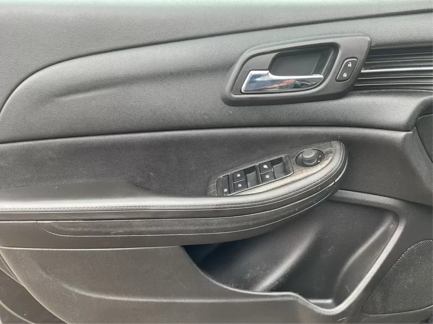 2015 Chevrolet Malibu 1LT (1G11C5SL0FF) with an ECOTEC 2.5L I-4 gasoline direct injection engine, located at 1230 East Main St, Xenia, OH, 45385, (937) 908-9800, 39.688026, -83.910172 - Photo#18