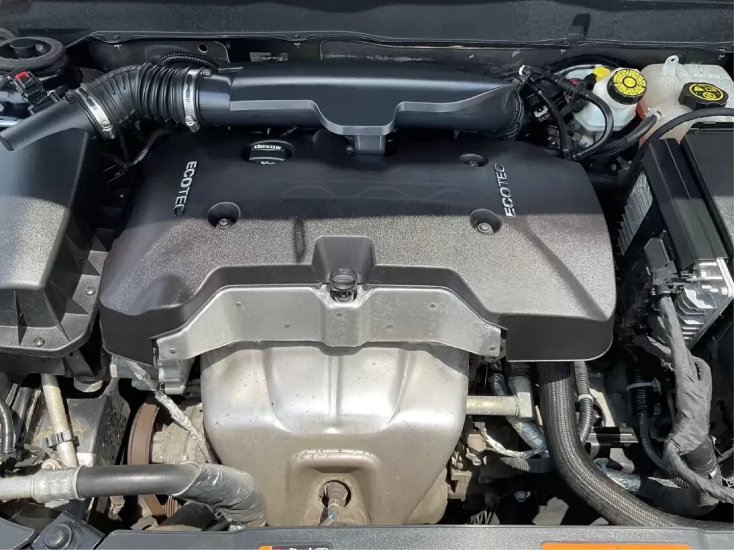 2015 Chevrolet Malibu 1LT (1G11C5SL6FF) with an ECOTEC 2.5L I-4 gasoline direct injection engine, located at 4508 South Dixie Dr, Moraine, OH, 45439, (937) 908-9800, 39.689976, -84.218452 - Photo#10