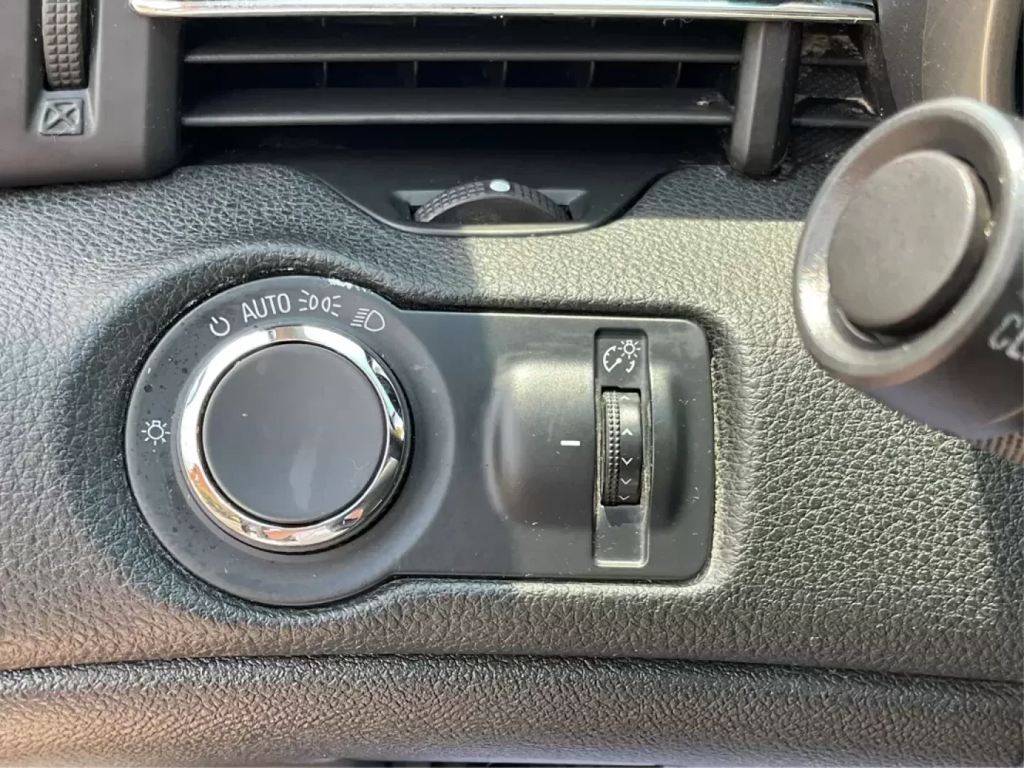 2015 Chevrolet Malibu 1LT (1G11C5SL6FF) with an ECOTEC 2.5L I-4 gasoline direct injection engine, located at 4508 South Dixie Dr, Moraine, OH, 45439, (937) 908-9800, 39.689976, -84.218452 - Photo#16