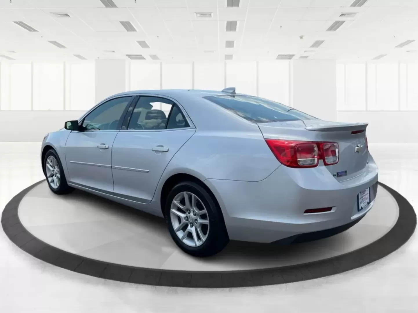 2015 Chevrolet Malibu 1LT (1G11C5SL9FU) with an ECOTEC 2.5L I-4 gasoline direct injection engine, located at 1184 Kauffman Ave, Fairborn, OH, 45324, (937) 908-9800, 39.807072, -84.030914 - Photo#4